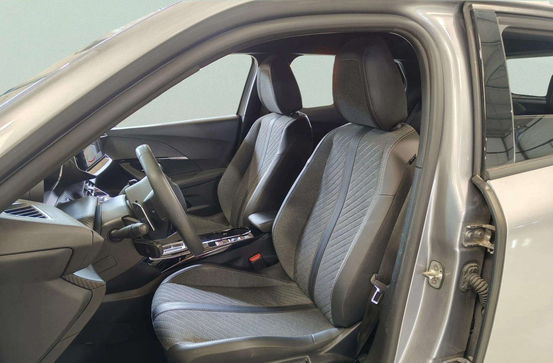 Peugeot 2008 Allure Hybrid eDCS6 - foto 12