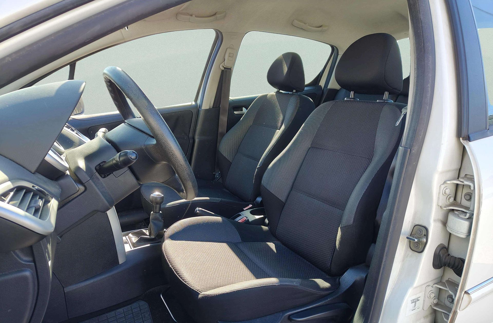 Peugeot 207 1.4 HDi FAP - foto 8