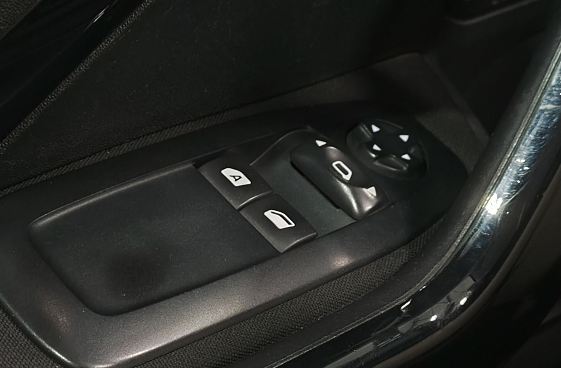 Peugeot 208 1.4 HDi Active - foto 28