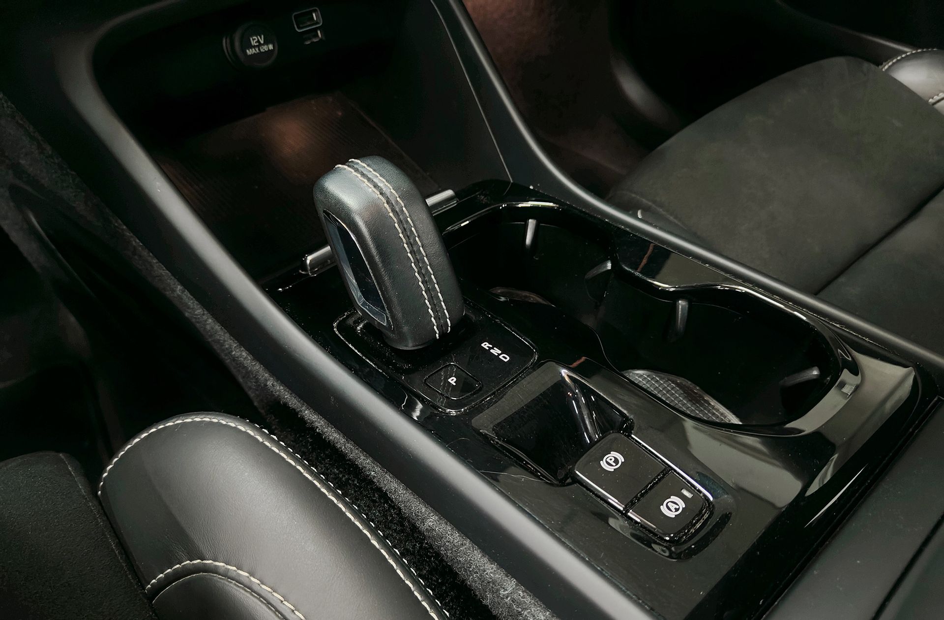 Volvo XC40 T2 R-Design - foto 5