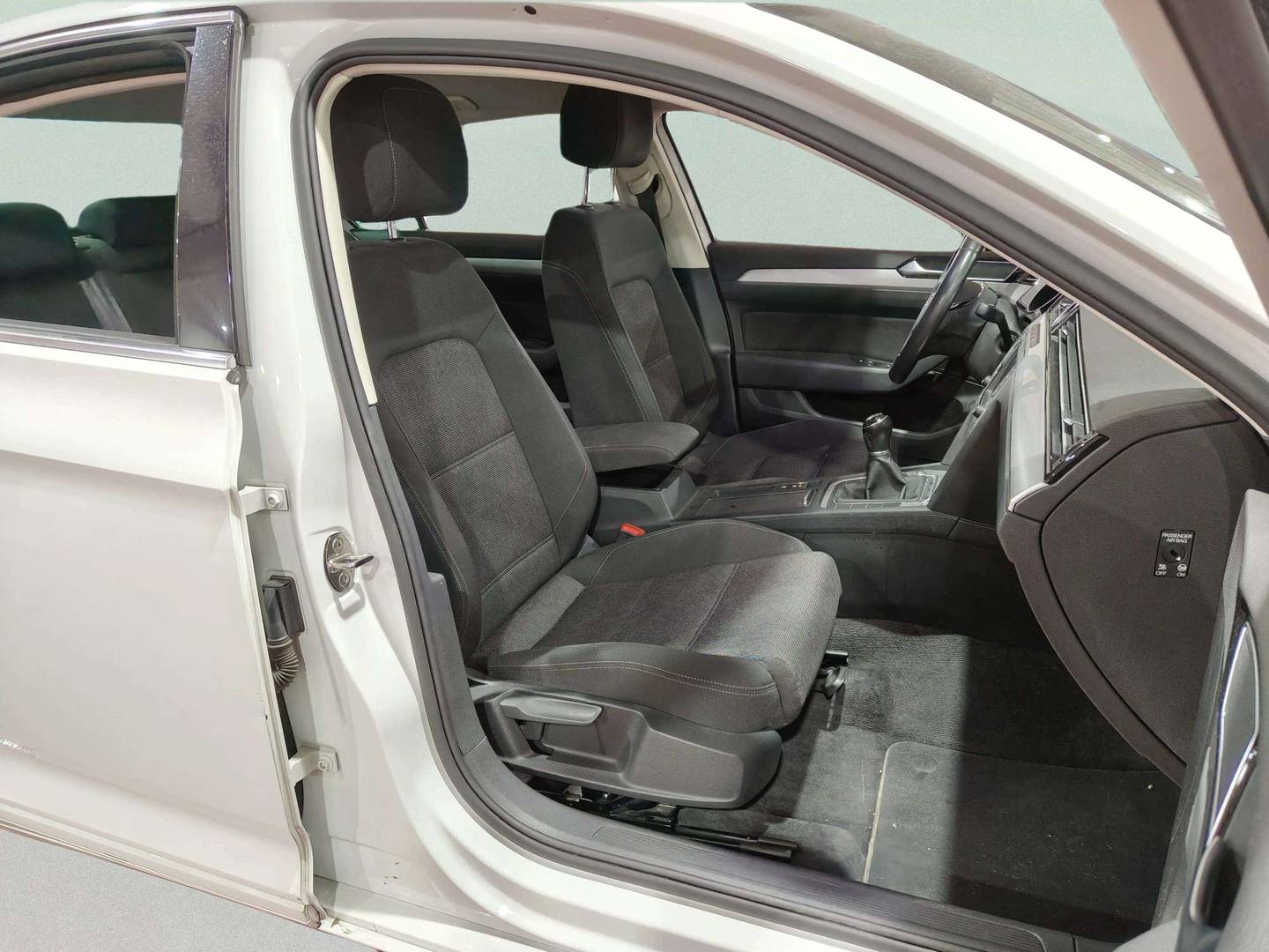 Foto Volkswagen Passat Volkswagen Passat Advance 1.6 TDI BMT (120 CV)