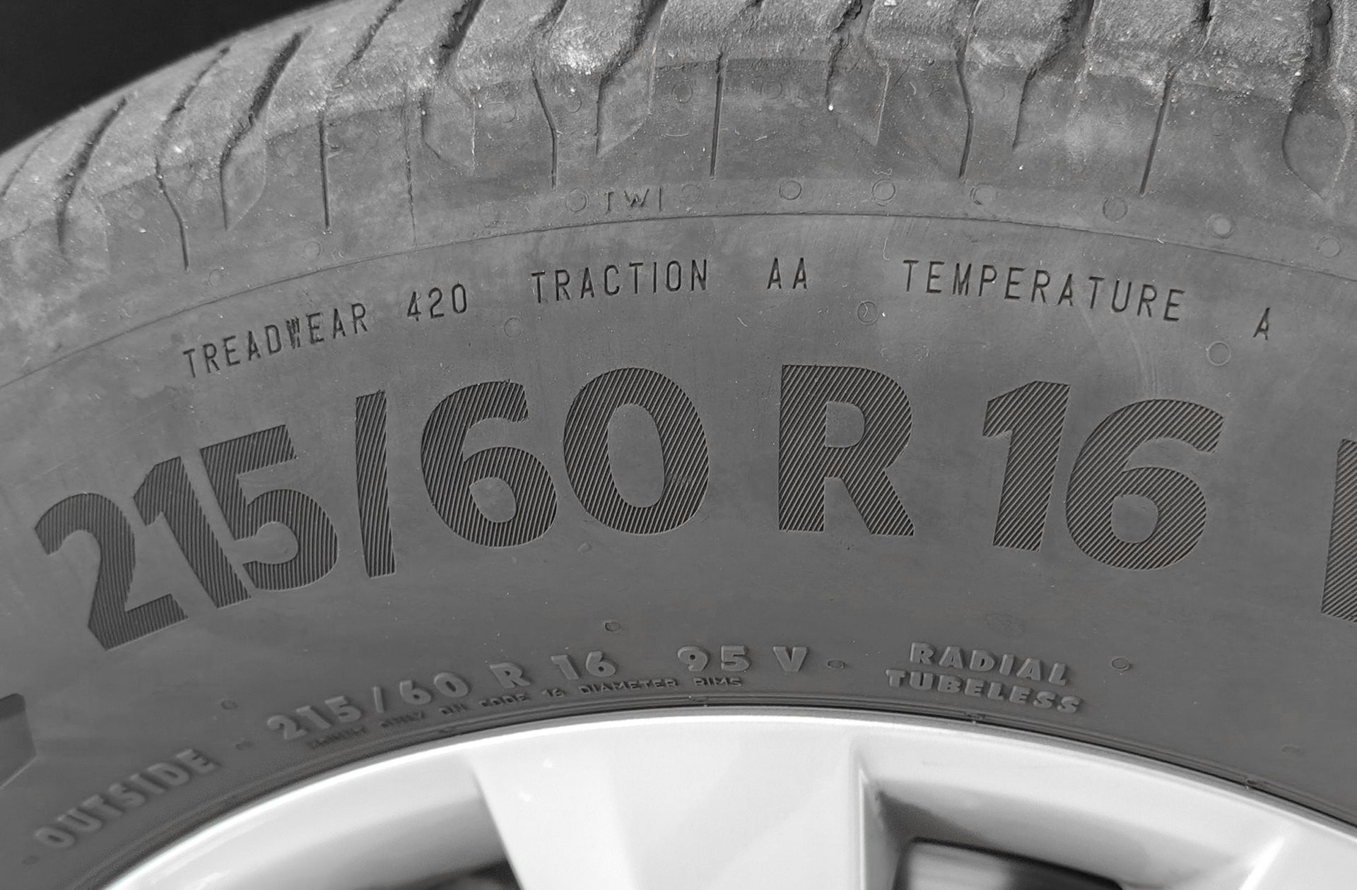 Škoda Karoq 2.0 TDI Selection - foto 33