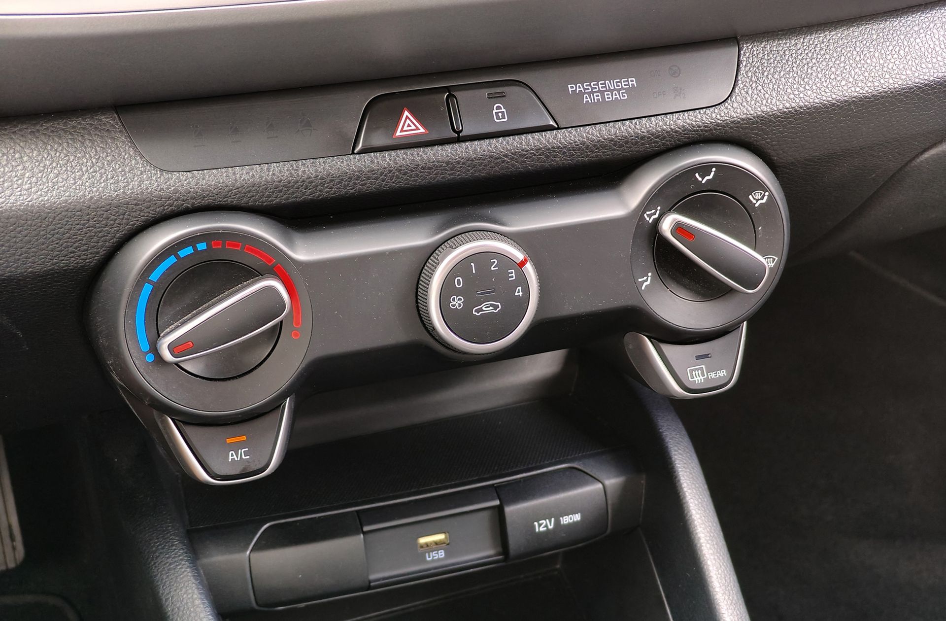 Kia Stonic 1.0 T-GDi MHEV Concept - foto 27