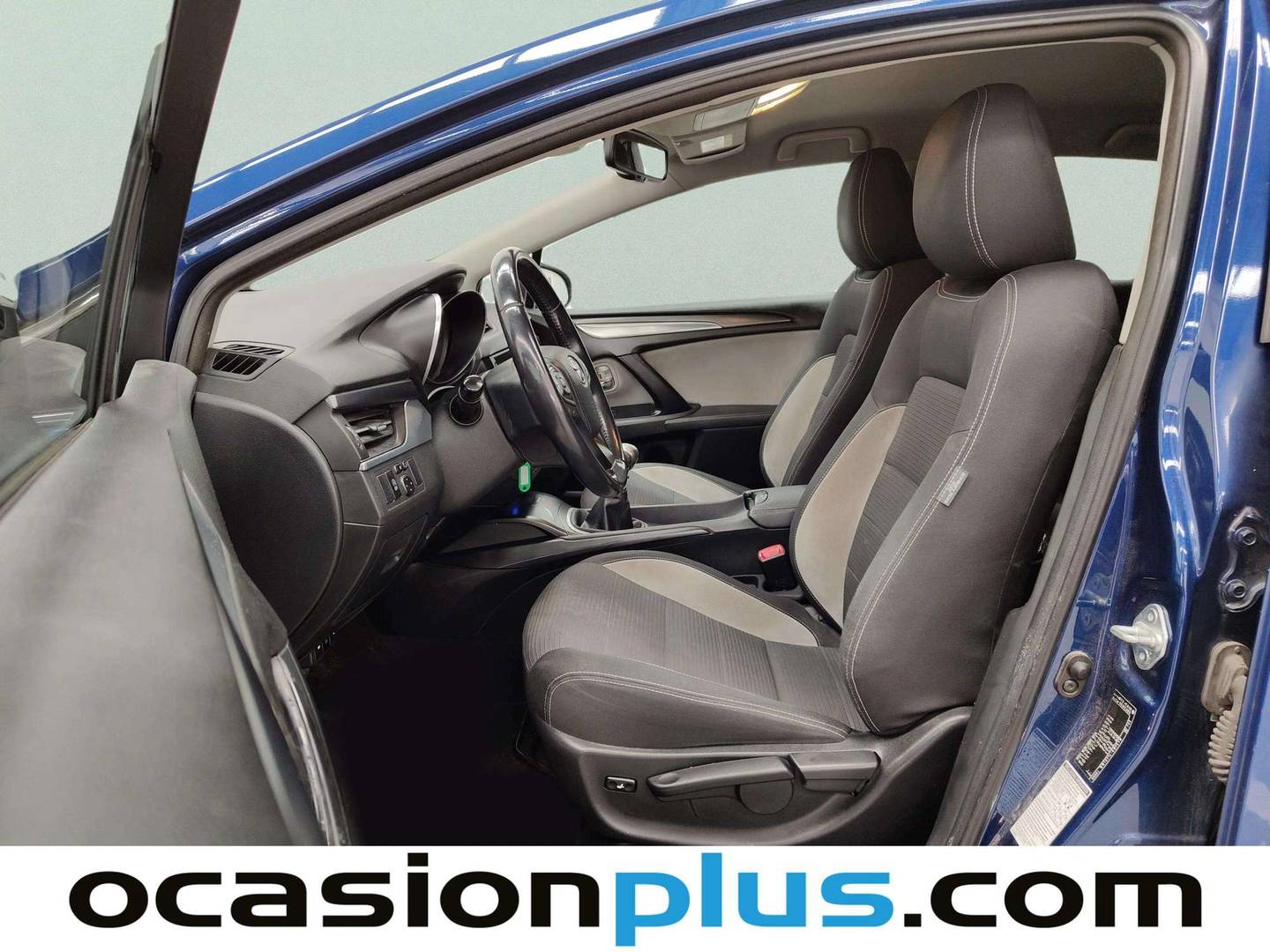 Foto asientos delanteros Toyota Avensis Toyota Avensis Advance Touring Sports 2.0 150D (143 CV)