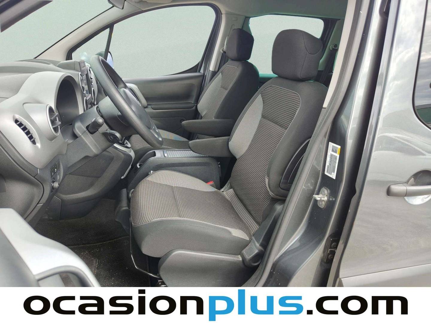 Foto asientos delanteros Peugeot Partner Peugeot Partner Tepee 1.6 BlueHDI Adventure Edition (100 CV)