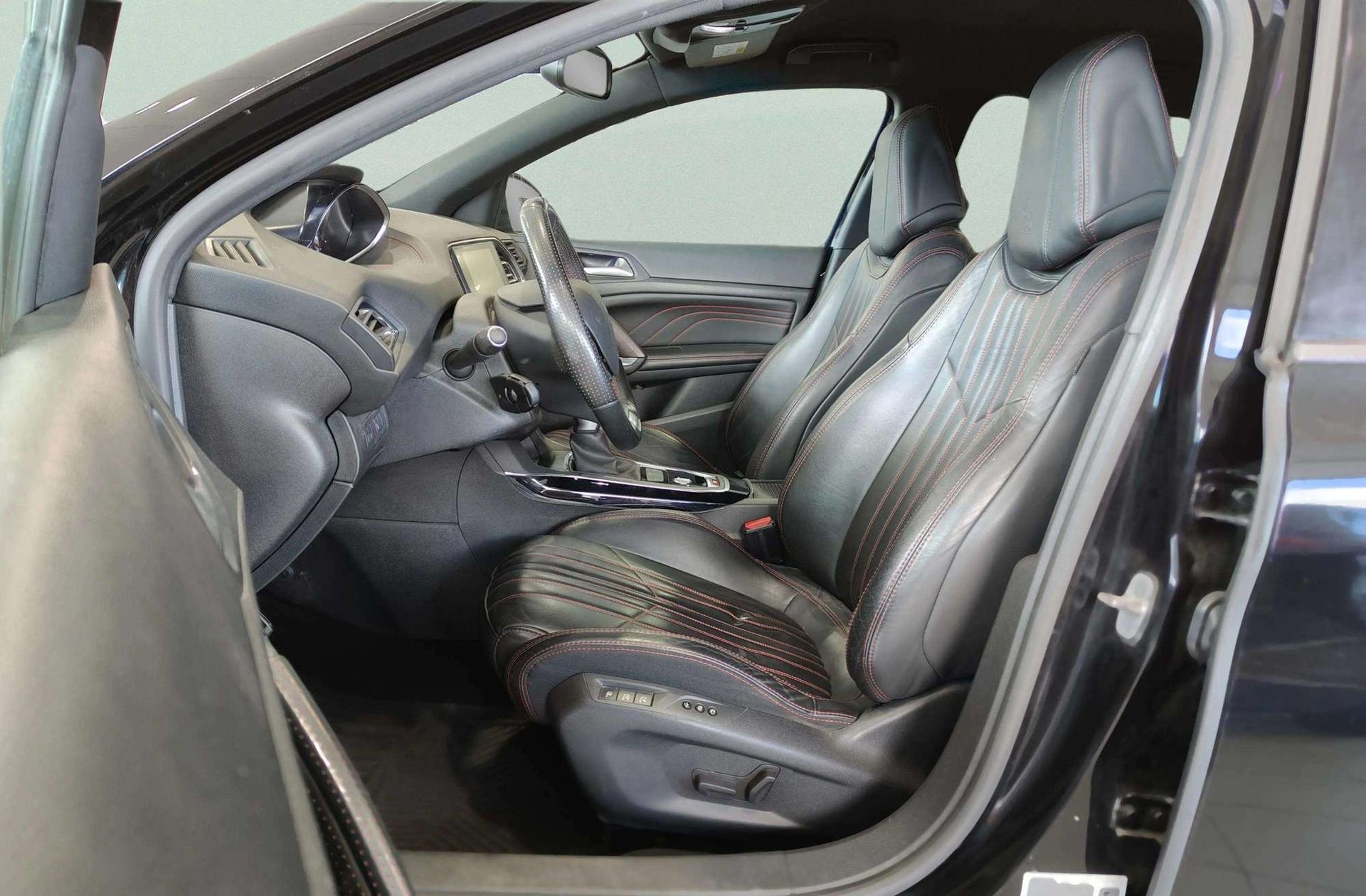 Peugeot 308 PureTech 130 GT Line EAT6 - foto 15