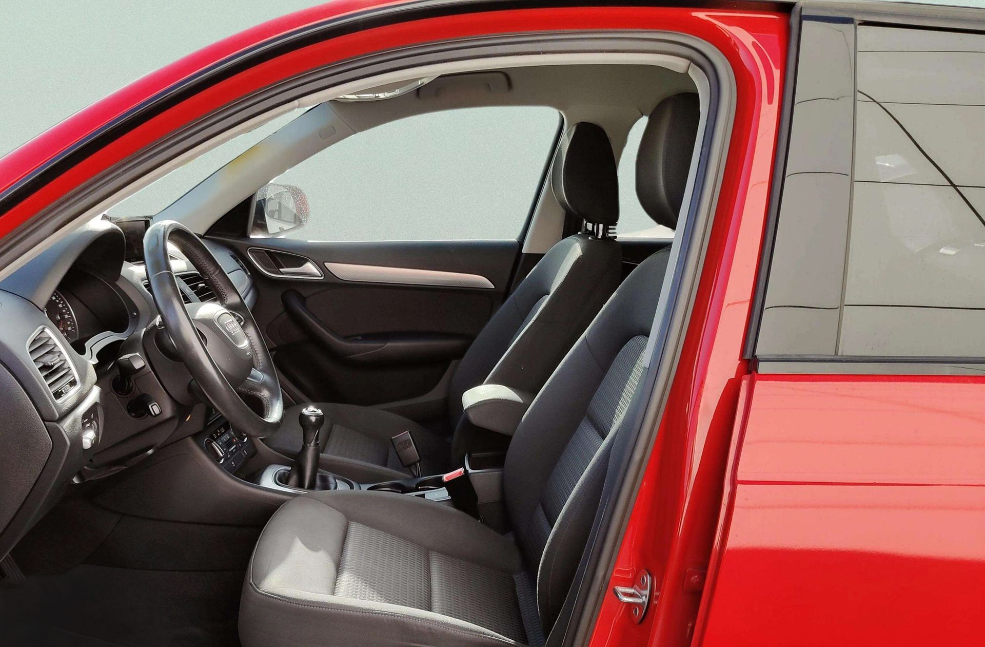 Audi Q3 design edition 2.0 TDI - foto 10