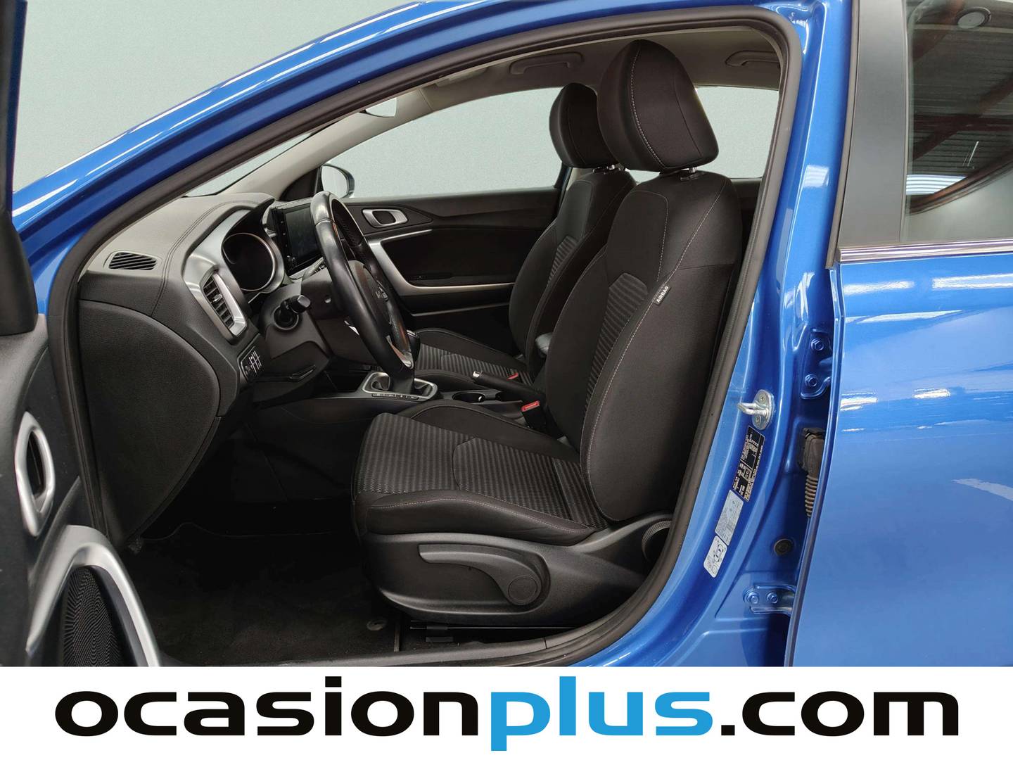 Foto asientos delanteros KIA Ceed KIA Ceed 1.6 MHEV iMT Drive (136 CV)
