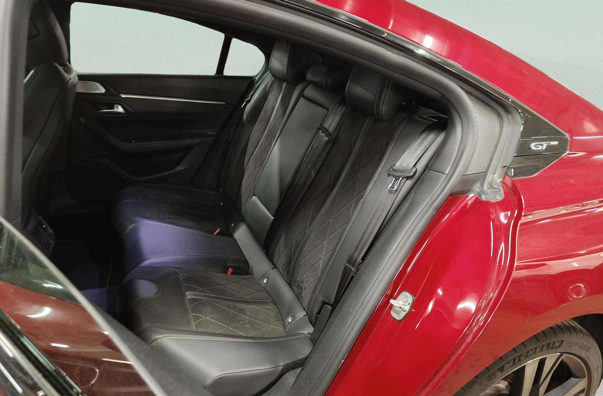 Peugeot 508 BlueHDi 180 First Edition EAT8 - foto 17