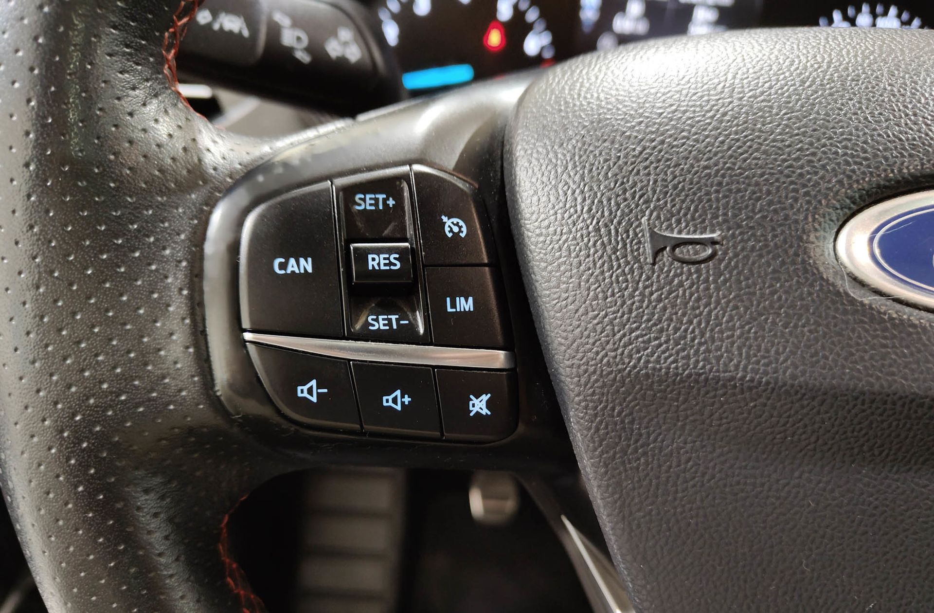Ford Focus 1.5 EcoBoost ST-Line - foto 26