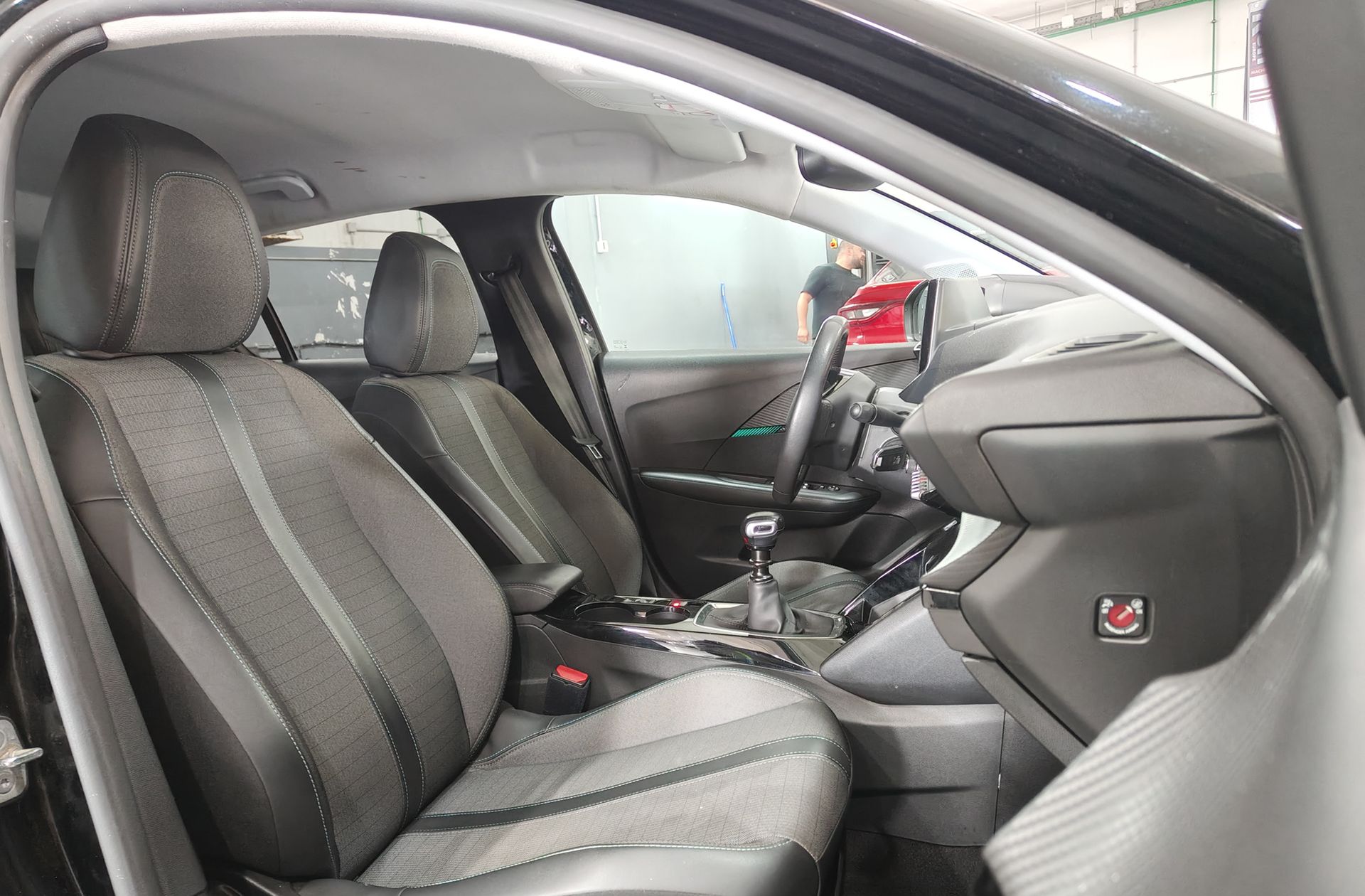 Peugeot 208 PureTech 100 Allure - foto 17