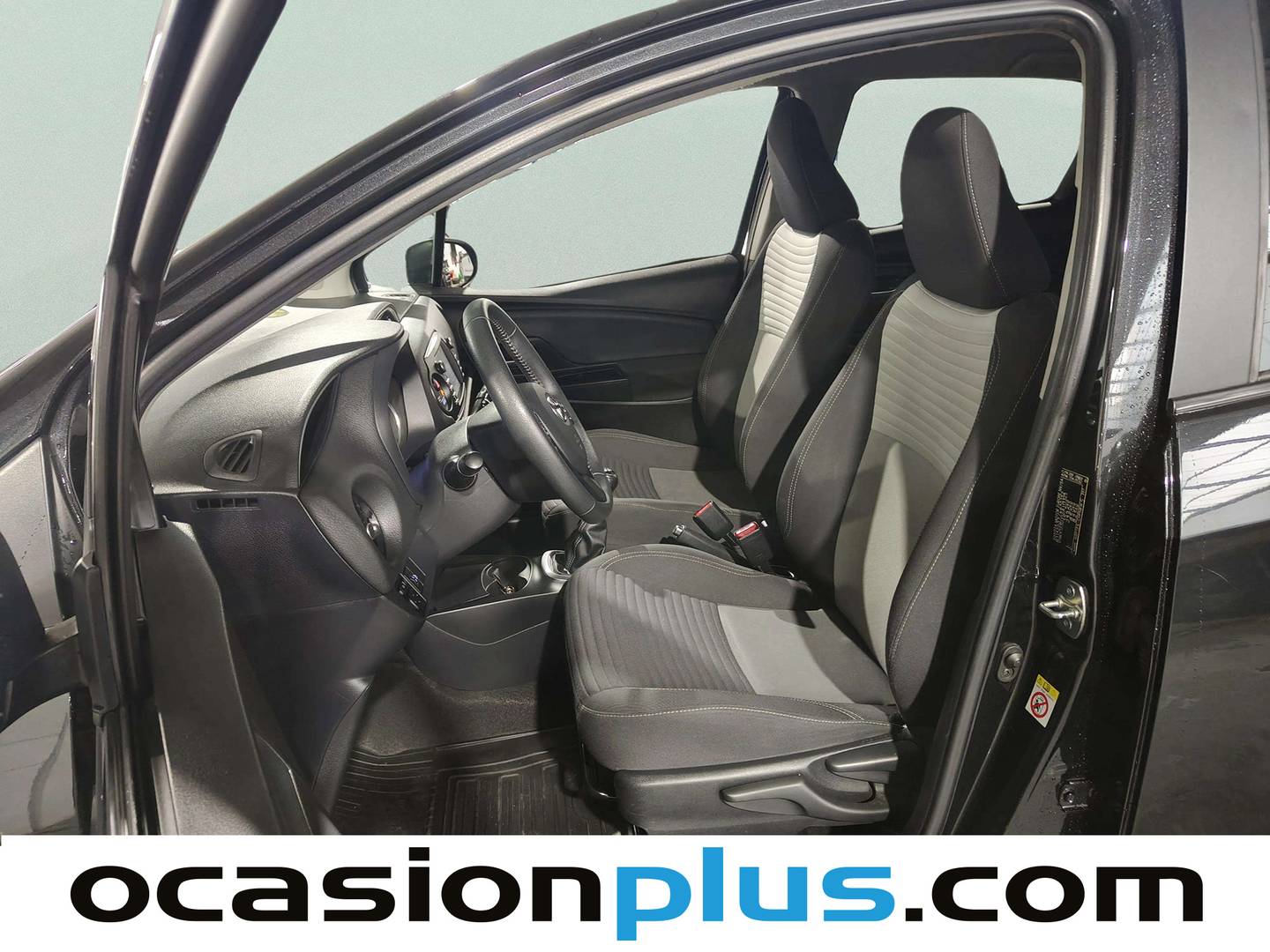 Foto asientos delanteros Toyota Yaris Toyota Yaris 1.5 Active  (111 CV)