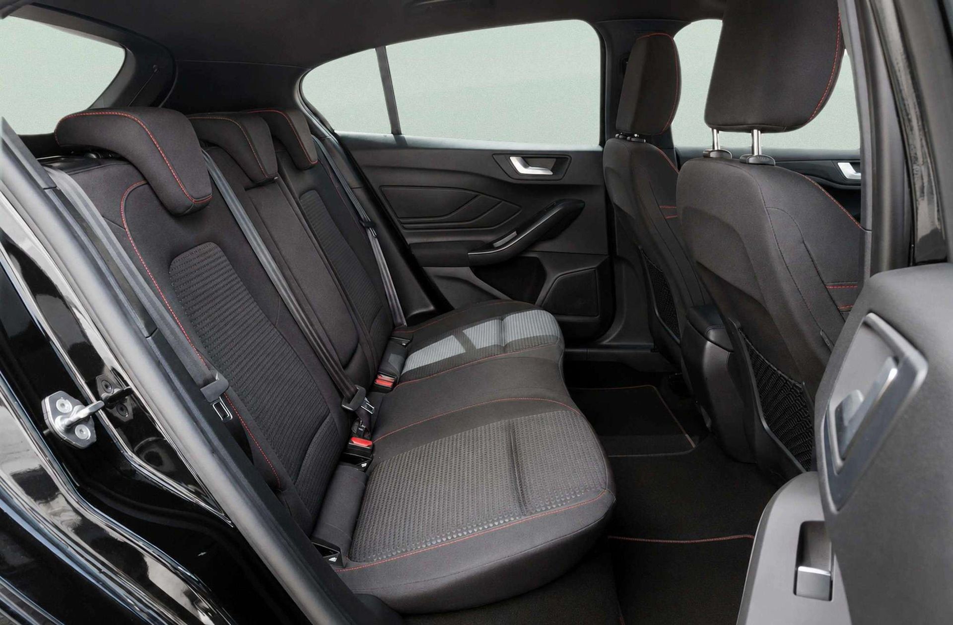 Ford Focus 1.0 EcoBoost MHEV ST-Line - foto 19