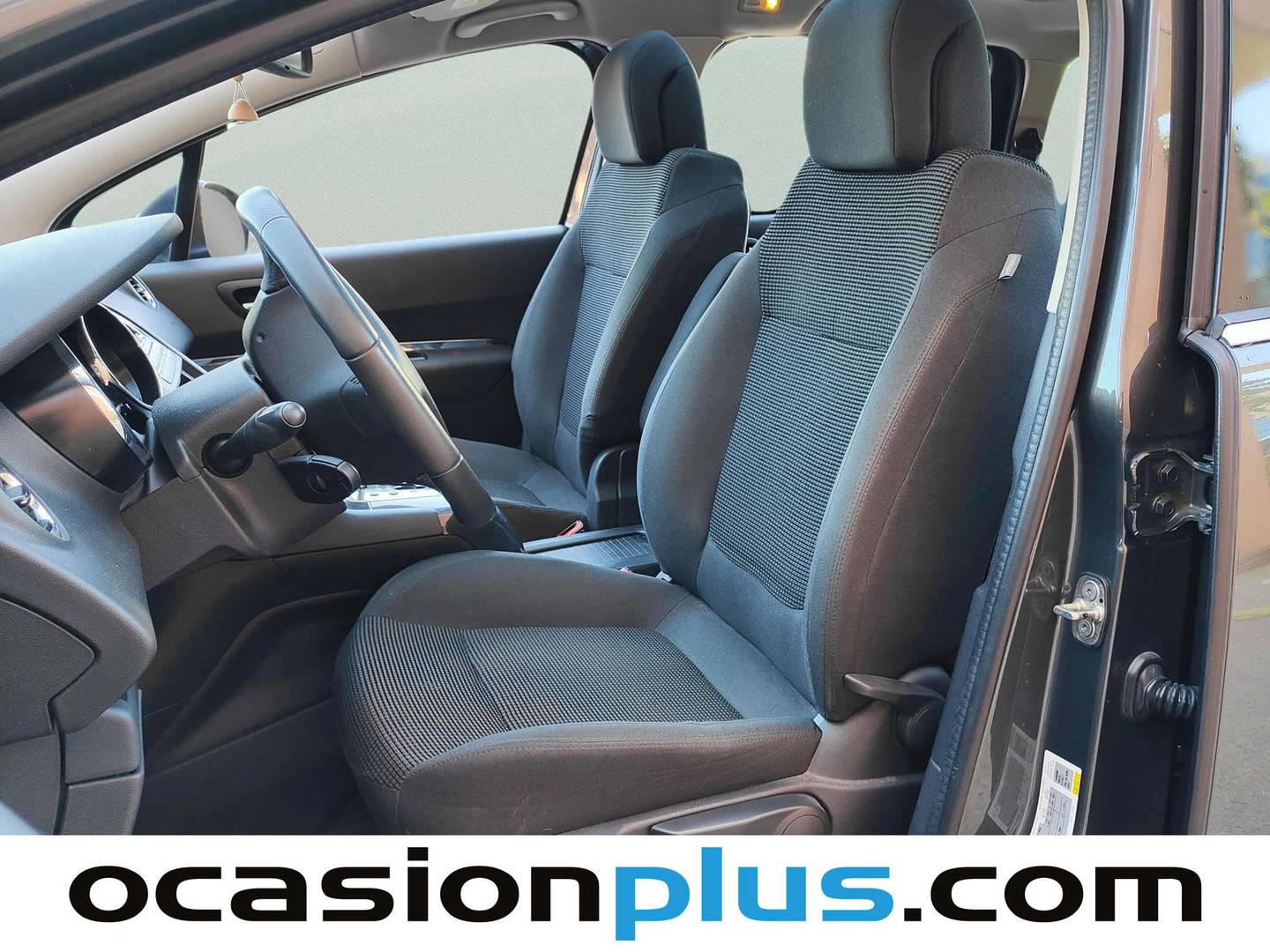 Foto asientos delanteros Peugeot 5008 Peugeot 5008 1.6 BlueHDi Allure EAT6 (120 CV) 7 Plazas