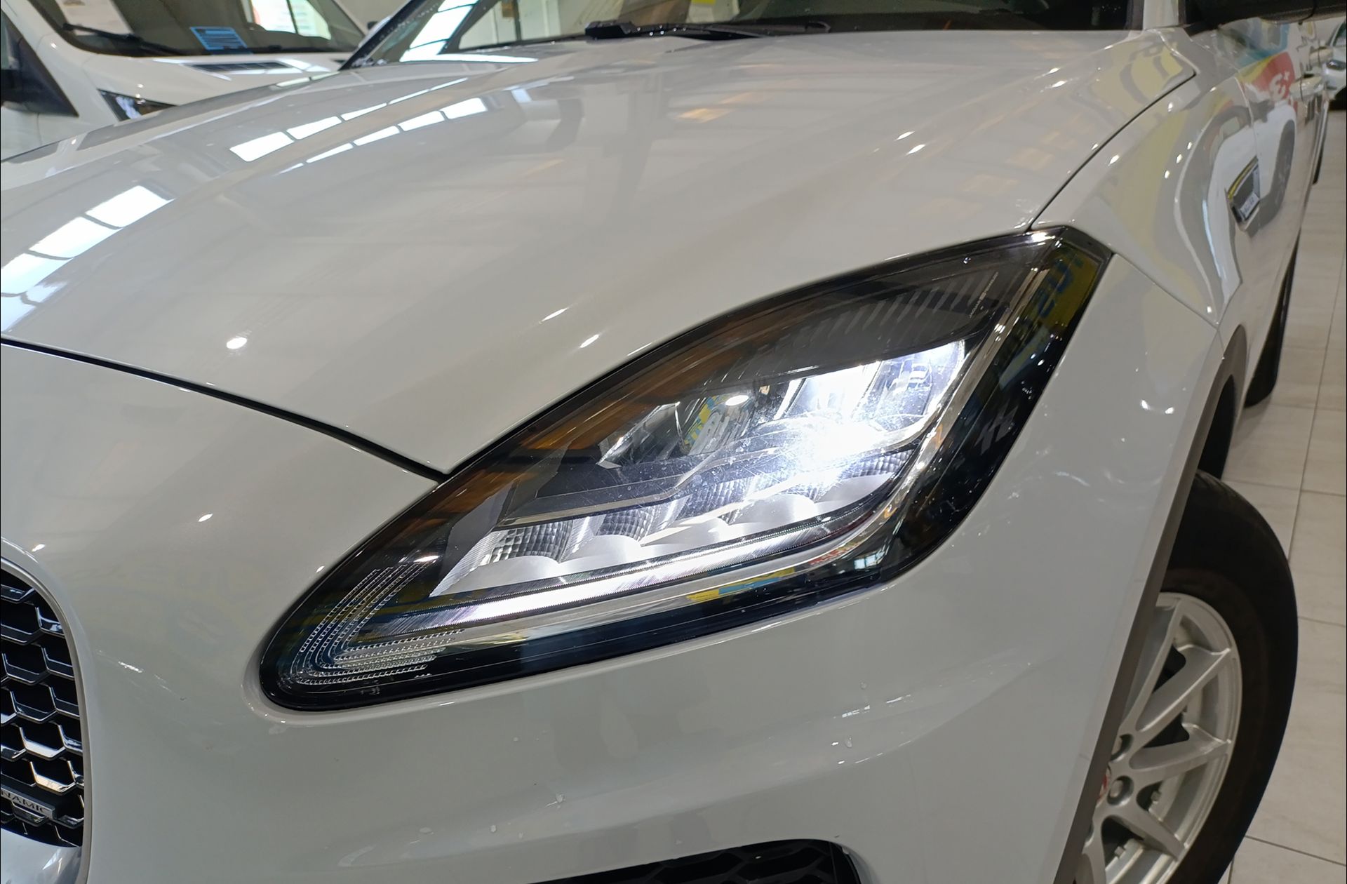 Jaguar E-Pace 2.0D R-Dynamic 4WD - foto 15