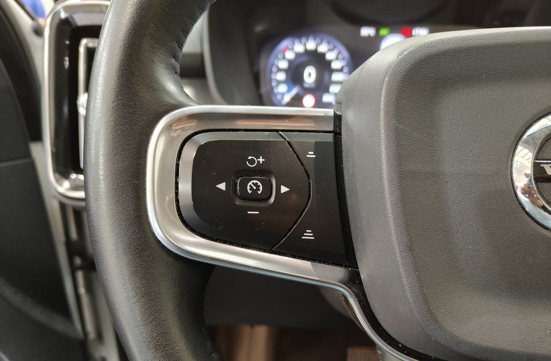 Volvo XC40 D3 Business Plus - foto 29