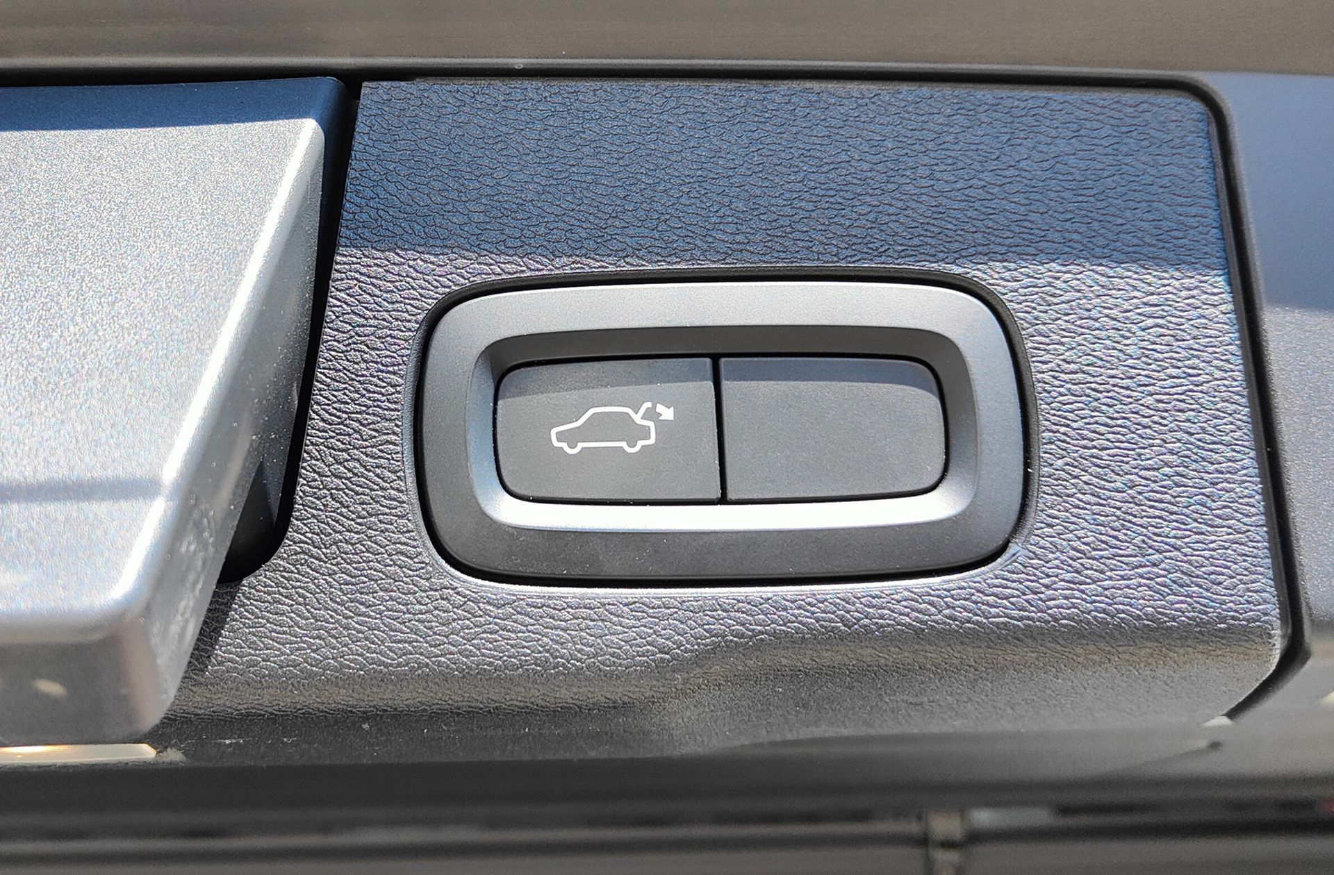 Volvo XC60 B4 Momentum AWD - foto 17