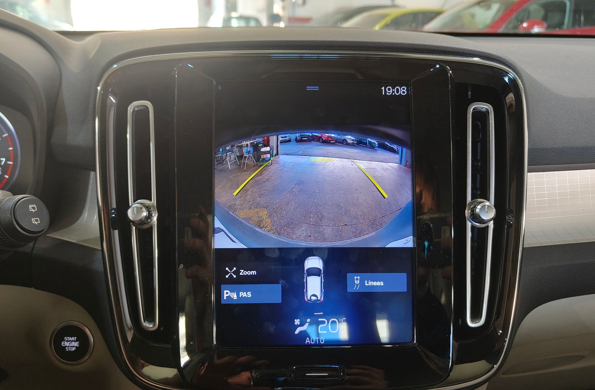 Volvo XC40 T3 Momentum - foto 8