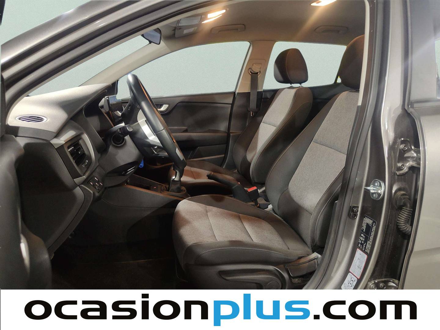 Foto asientos delanteros KIA Stonic KIA Stonic 1.0 T-GDi MHEV MT Concept (100 CV)