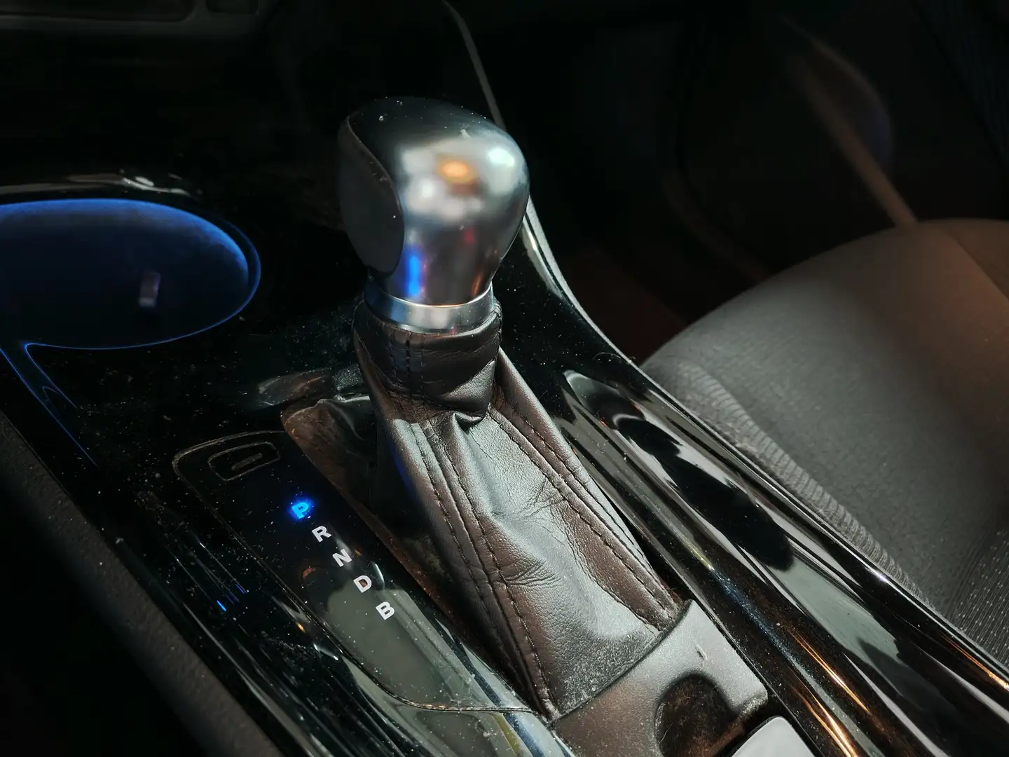 Foto Toyota C-HR Toyota C-HR 1.8 125H Advance (122 CV)