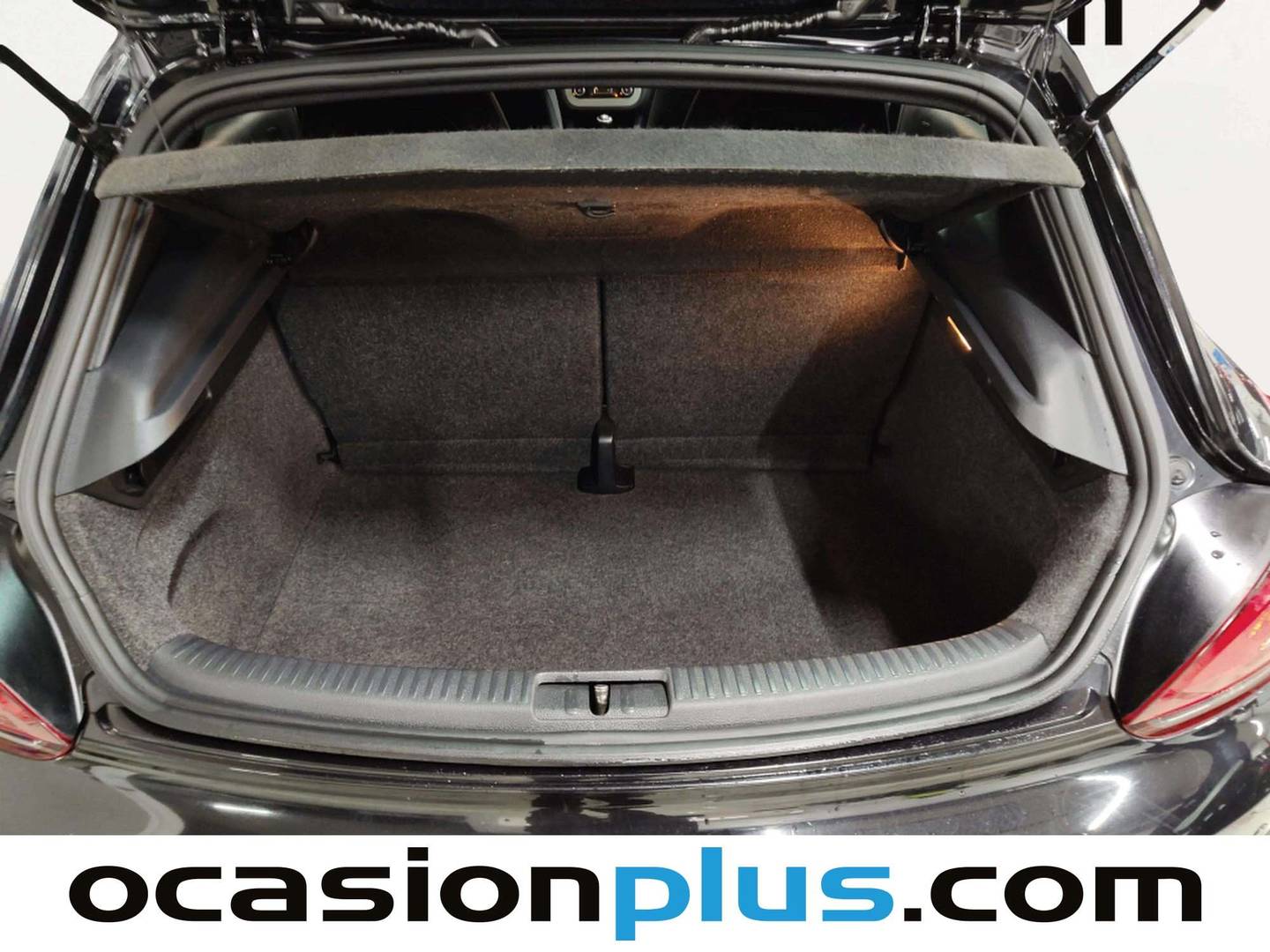 Foto Volkswagen Scirocco Volkswagen Scirocco 2.0 TDI BMT  Pack R-line (140 CV)