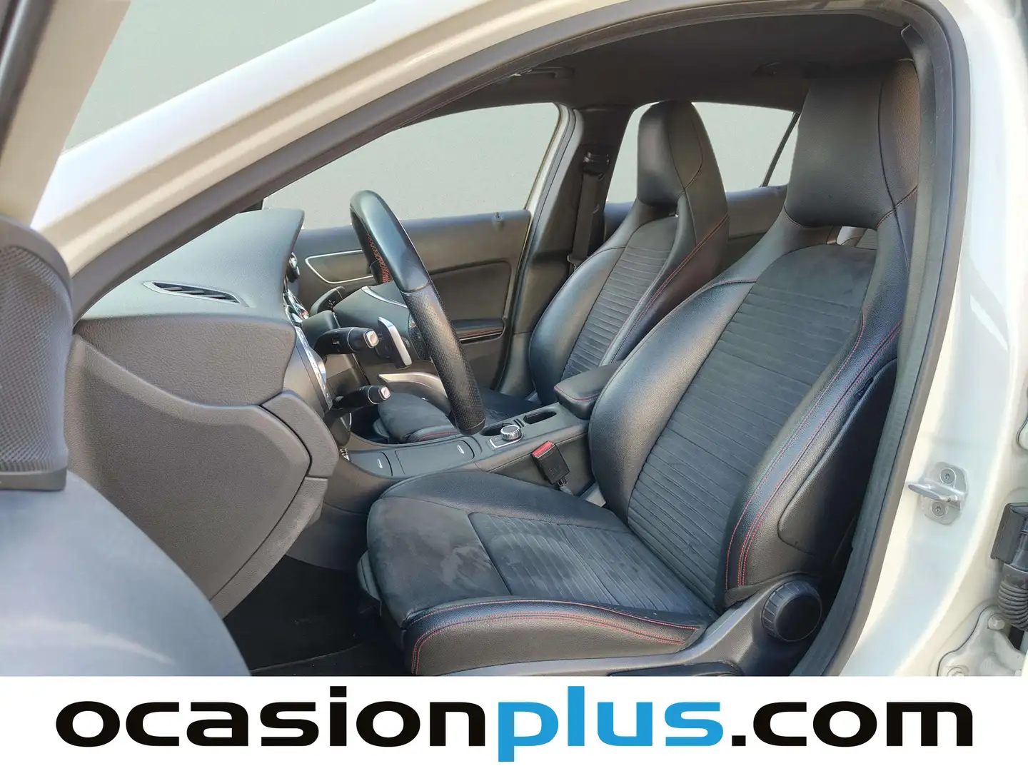 Foto Mercedes GLA Mercedes-Benz GLA 200 d AMG Line (136 CV)