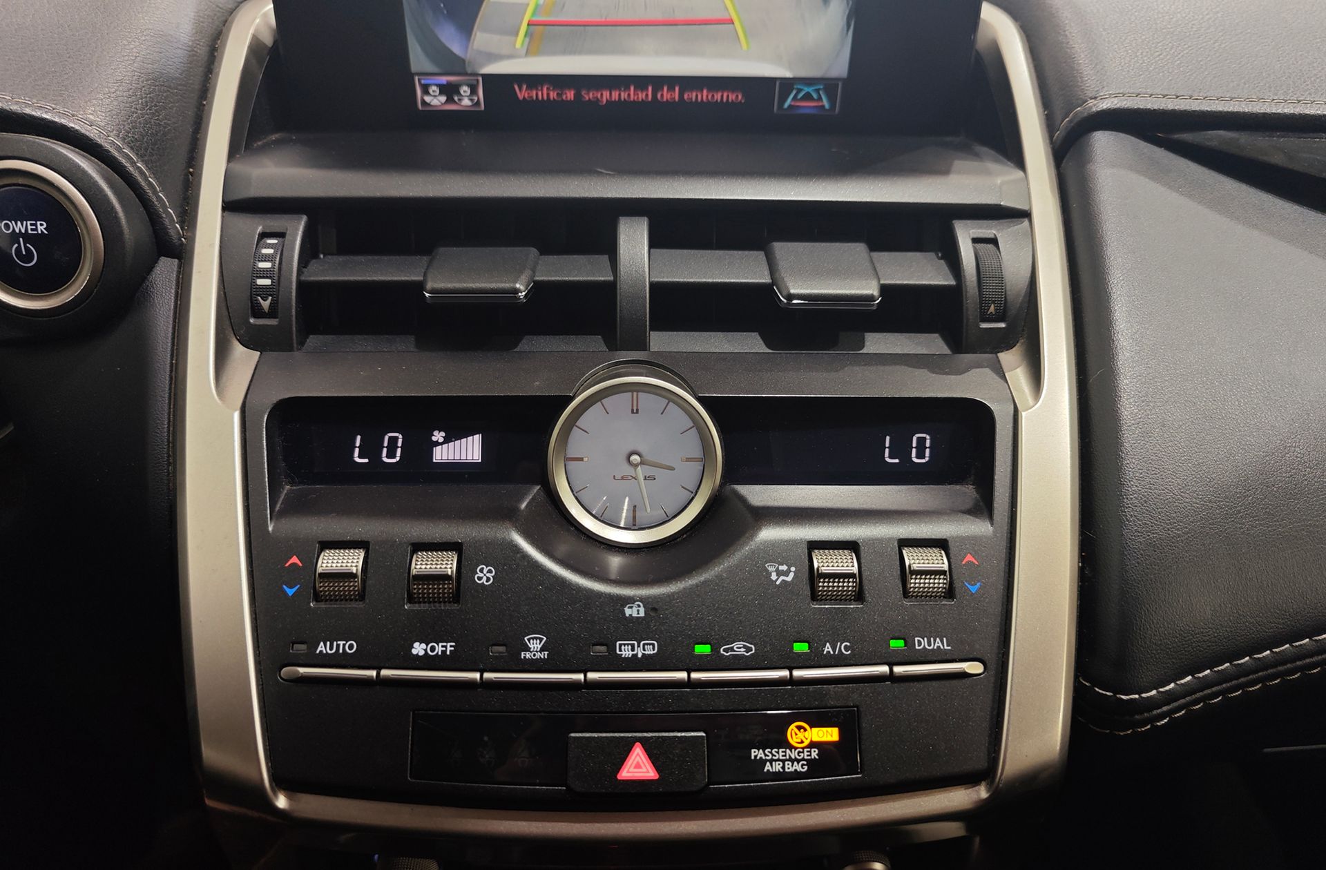 Lexus NX 300h Business 2WD - foto 32