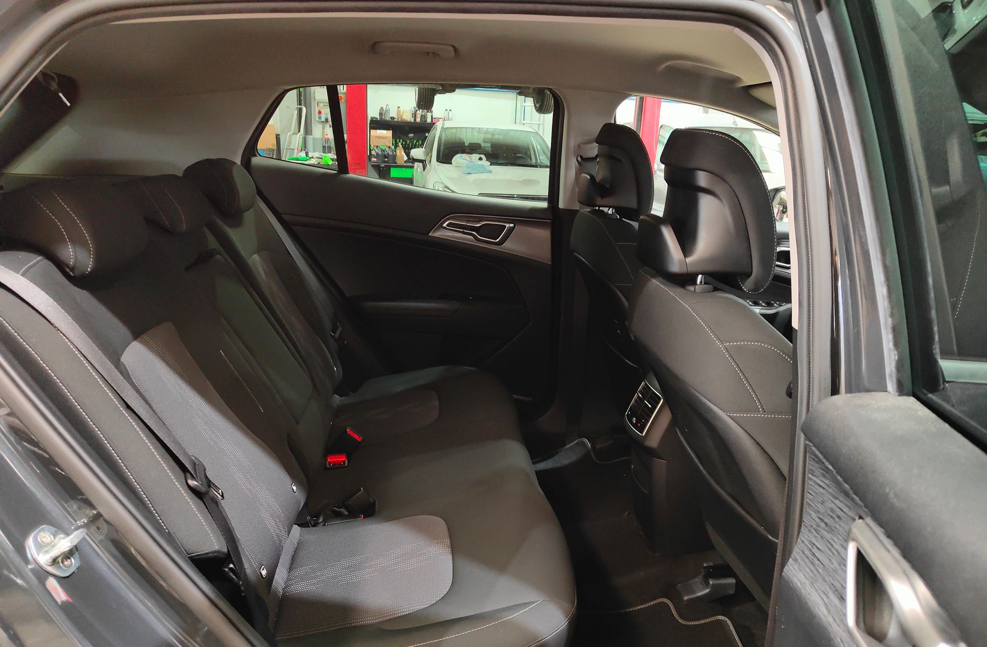 Kia Sportage 1.6 T-GDi Drive 4x2 - foto 19