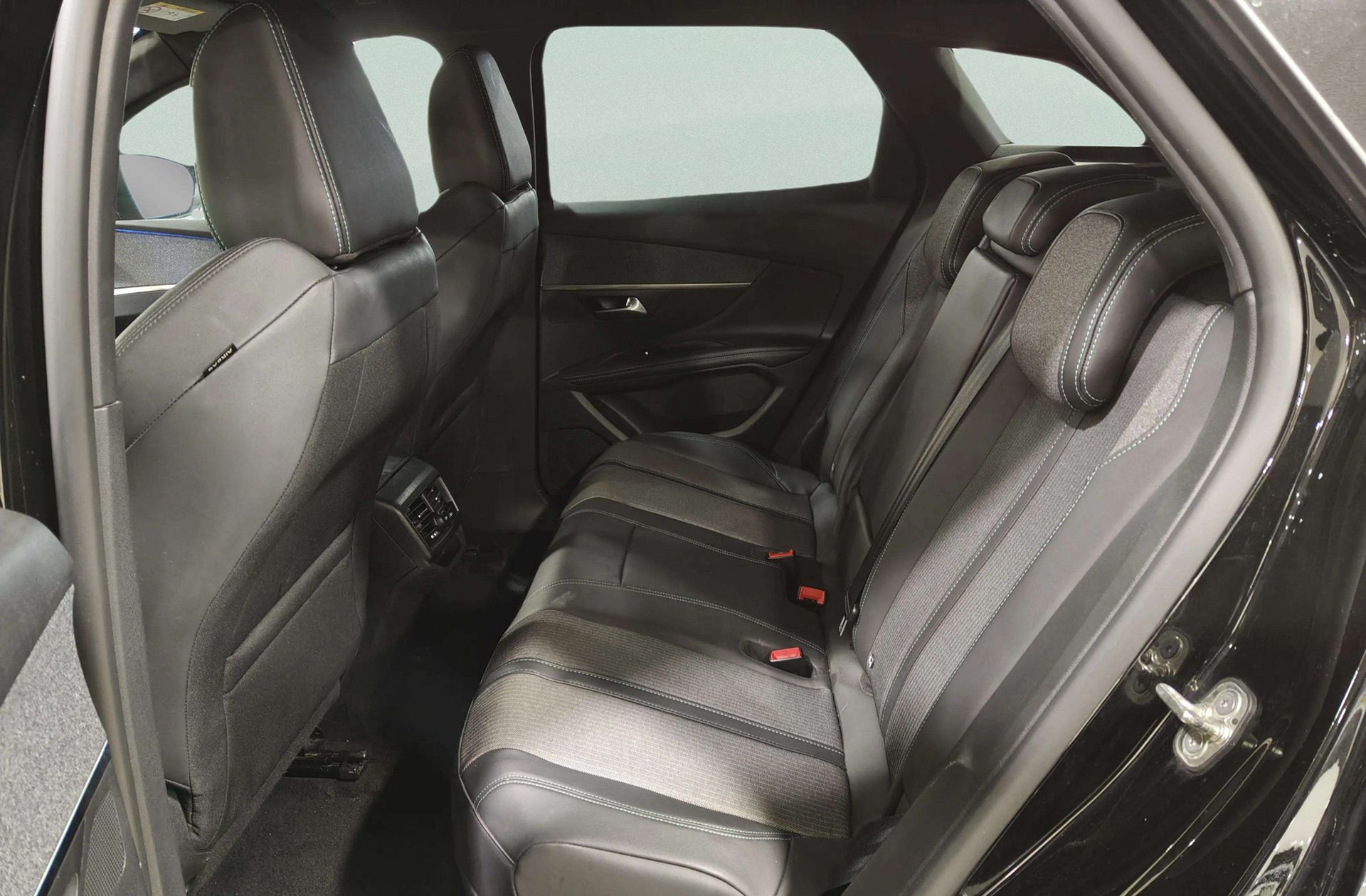 Peugeot 3008 300 Allure Pack e-EAT8 - foto 13