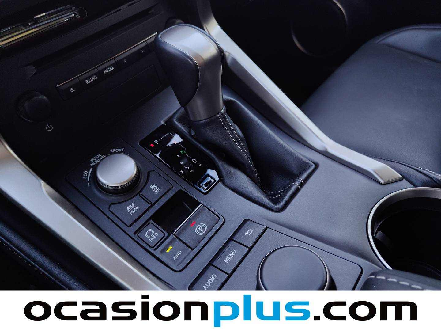 Lexus NX Lexus NX 300h Executive 4WD Tecno + Navibox (197 CV) de segunda mano
