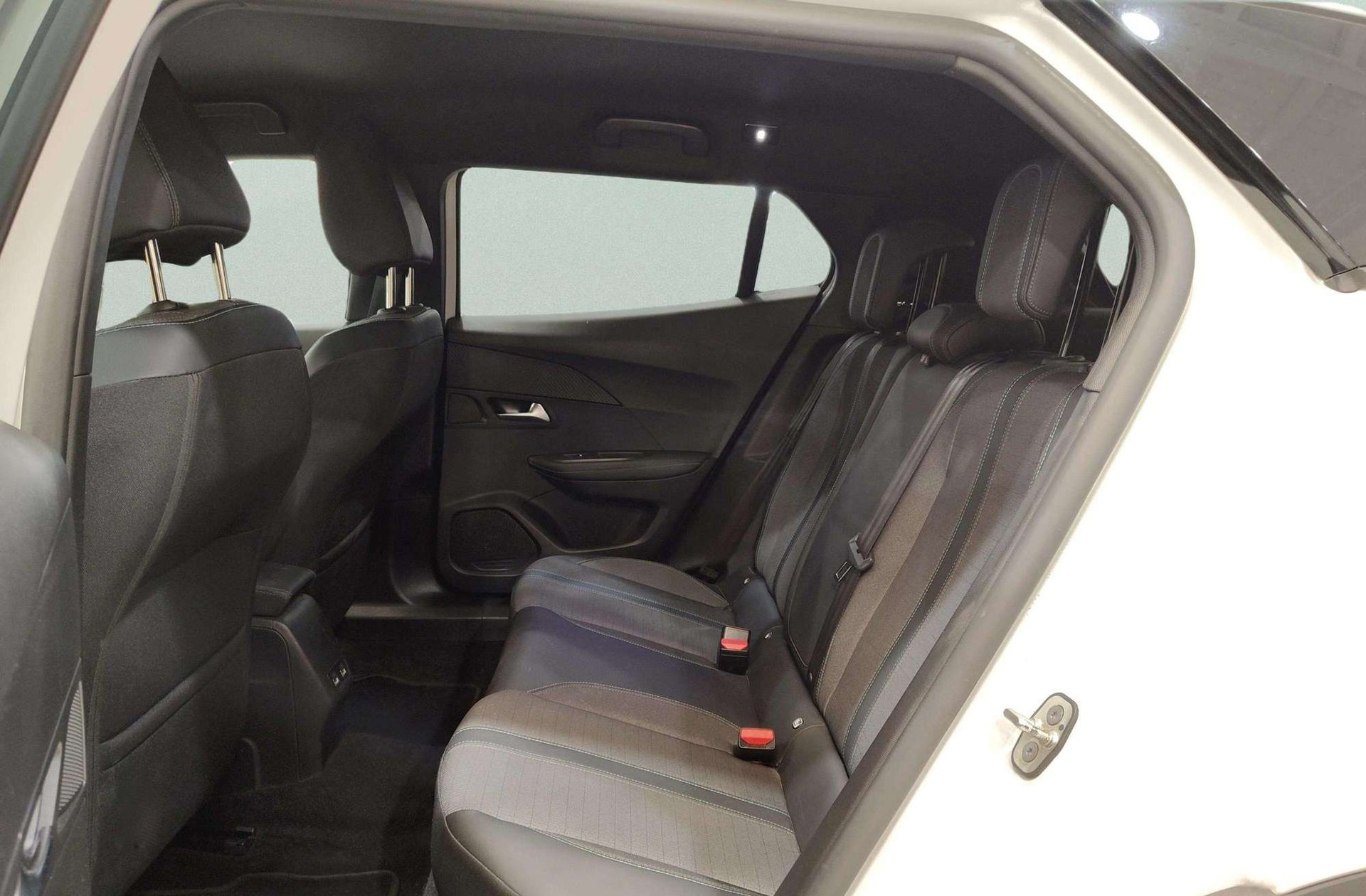 Peugeot 2008 PureTech 130 Allure Pack - foto 13