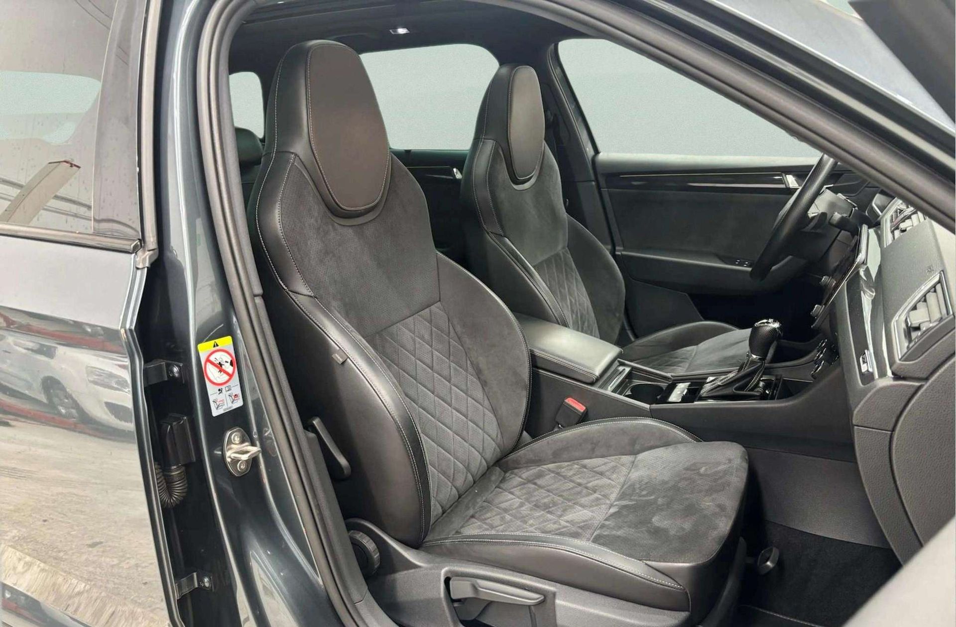 Škoda Superb Combi 2.0 TDI Sport Line DSG - foto 22