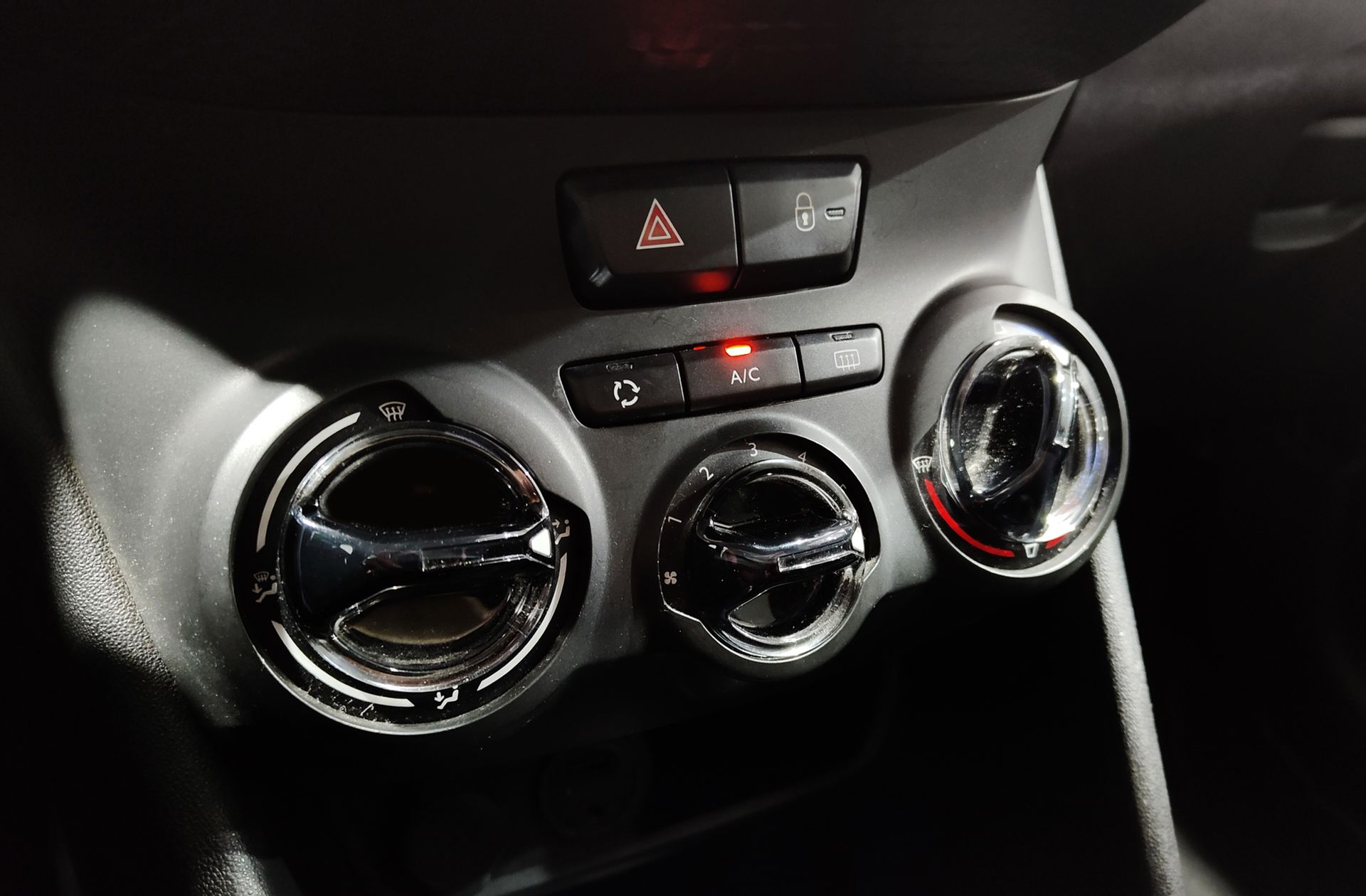 Peugeot 208 BlueHDi 100 Style - foto 27