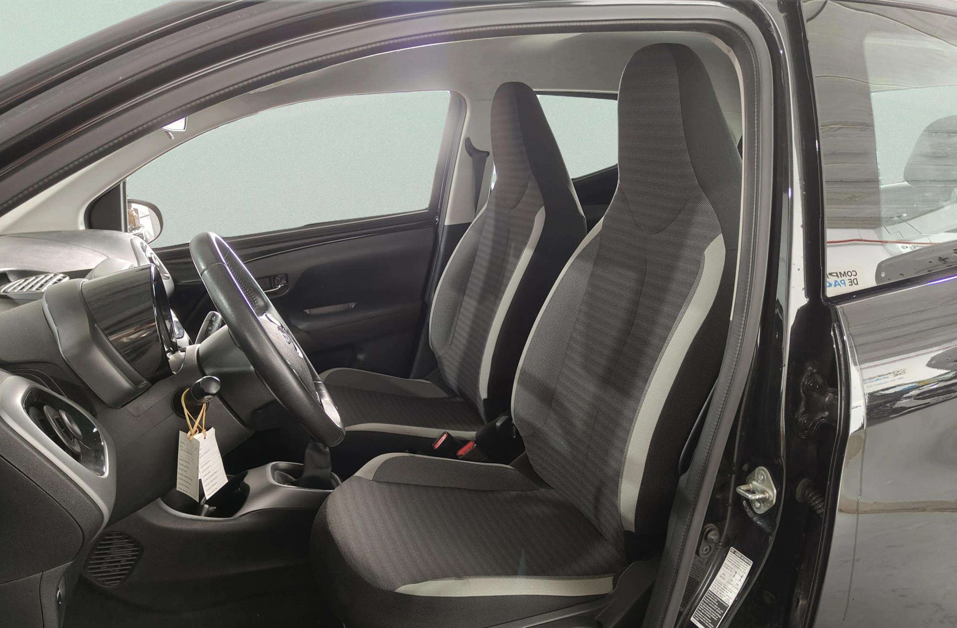 Toyota Aygo 1.0 70 x-play - foto 10