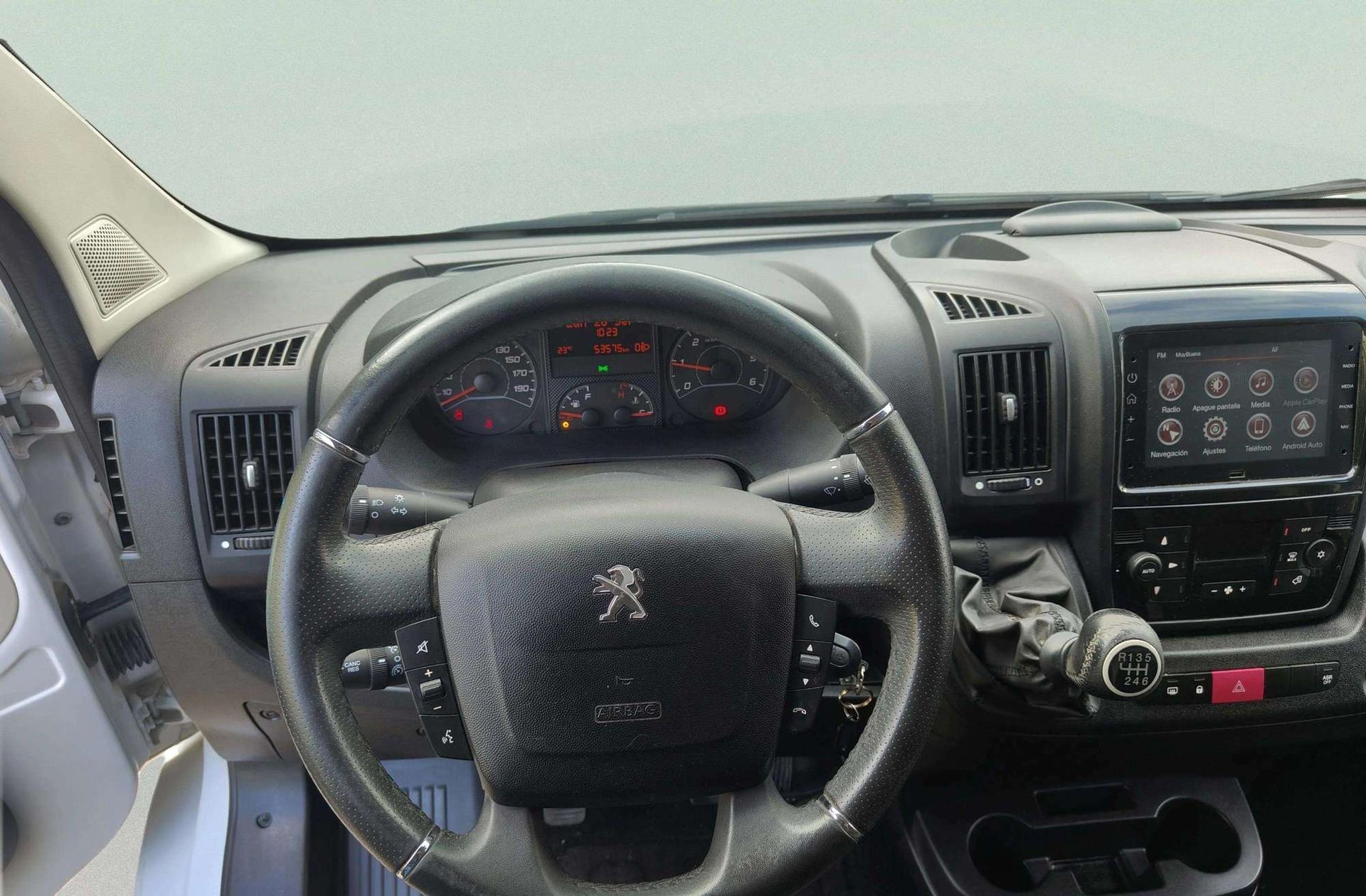 Peugeot Boxer Furgon BlueHDi 140 335 L2H2 - foto 19