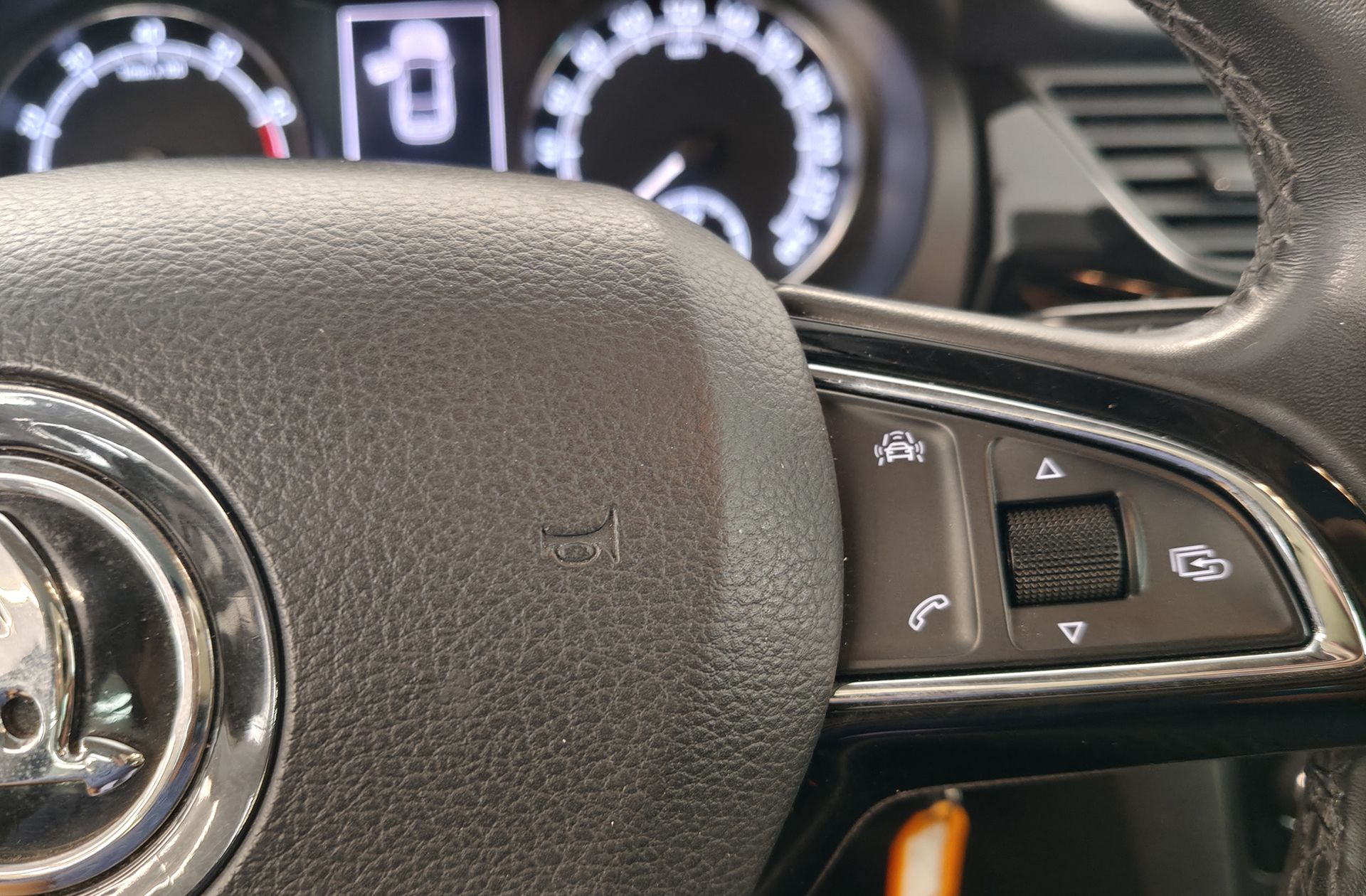 Škoda Spaceback 1.0 TSI Ambition - foto 23