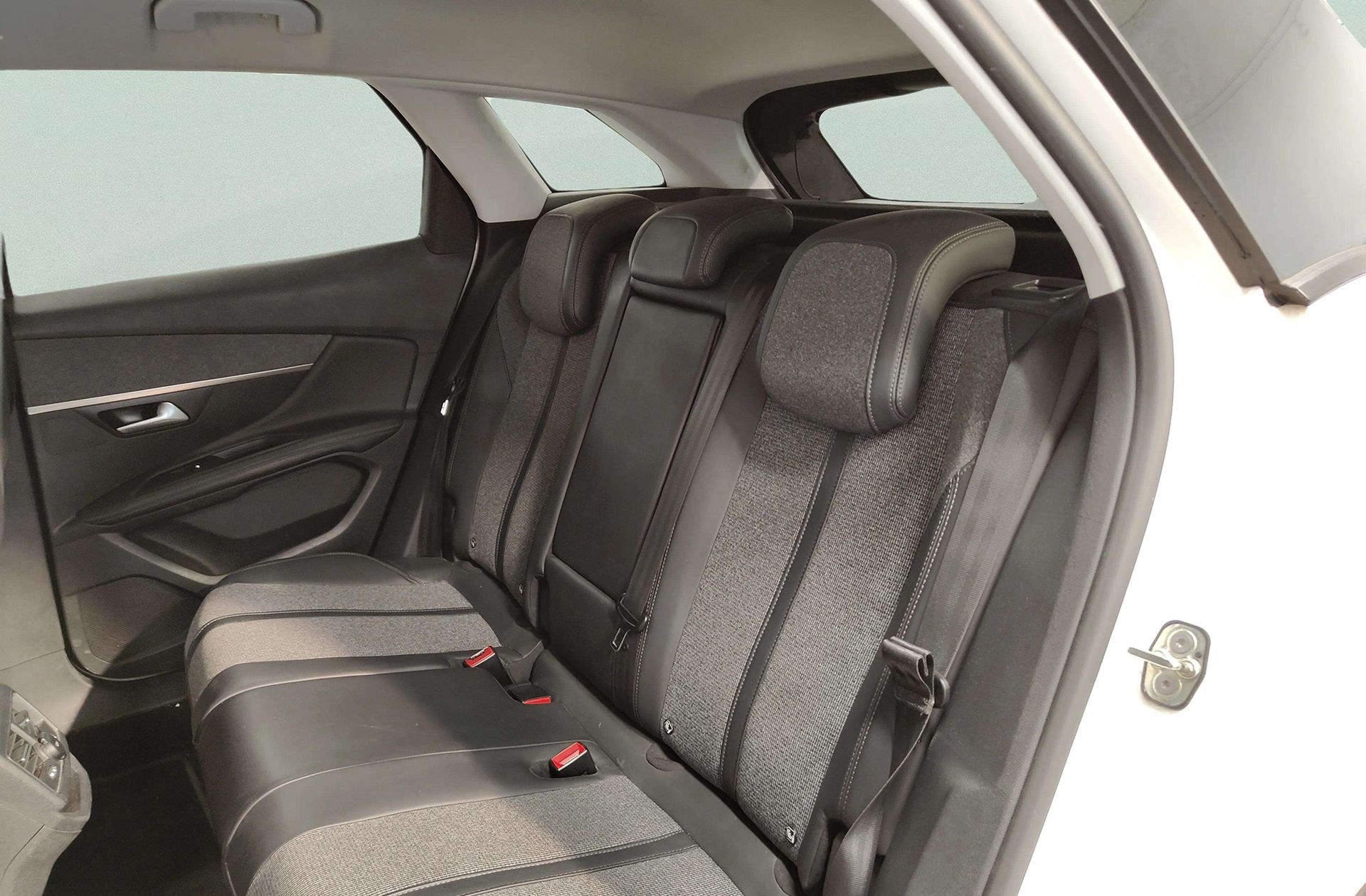Peugeot 3008 PureTech 130 Allure - foto 17