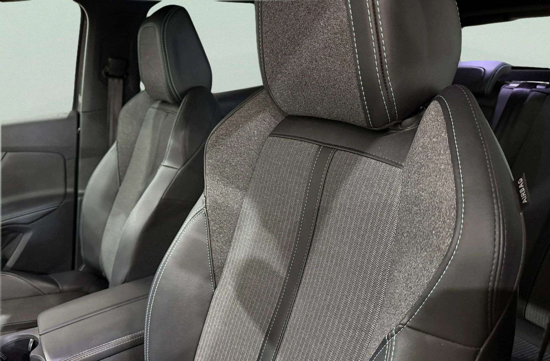Peugeot 3008 300 Allure Pack e-EAT8 4x4 - foto 11