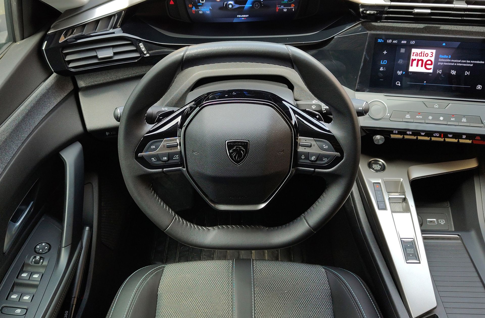 Peugeot 408 Allure Hybrid 145 eDCS6 - foto 26