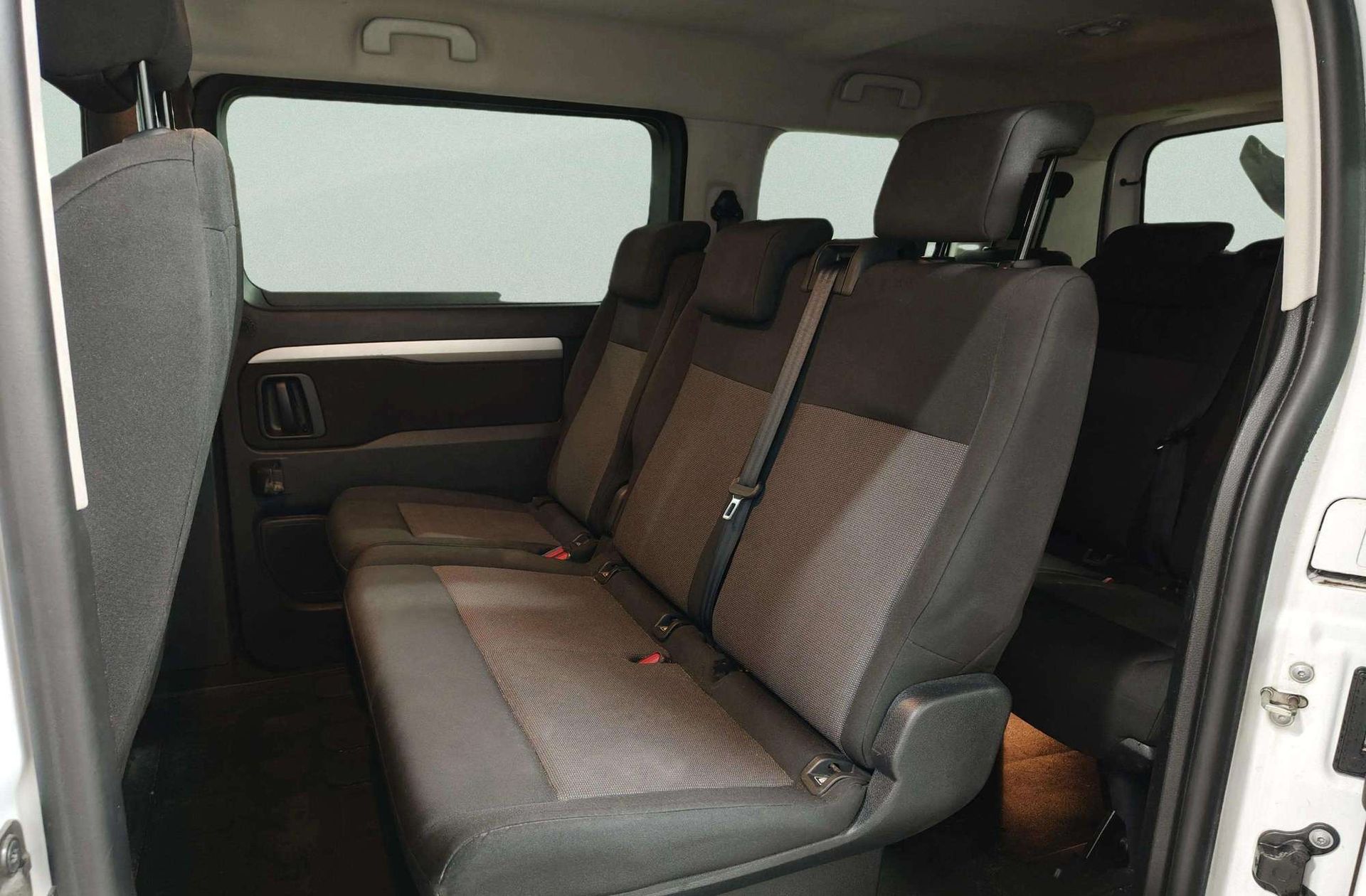 Toyota Proace Verso 2.0D VX Plus Shuttle L1 9 plazas - foto 13