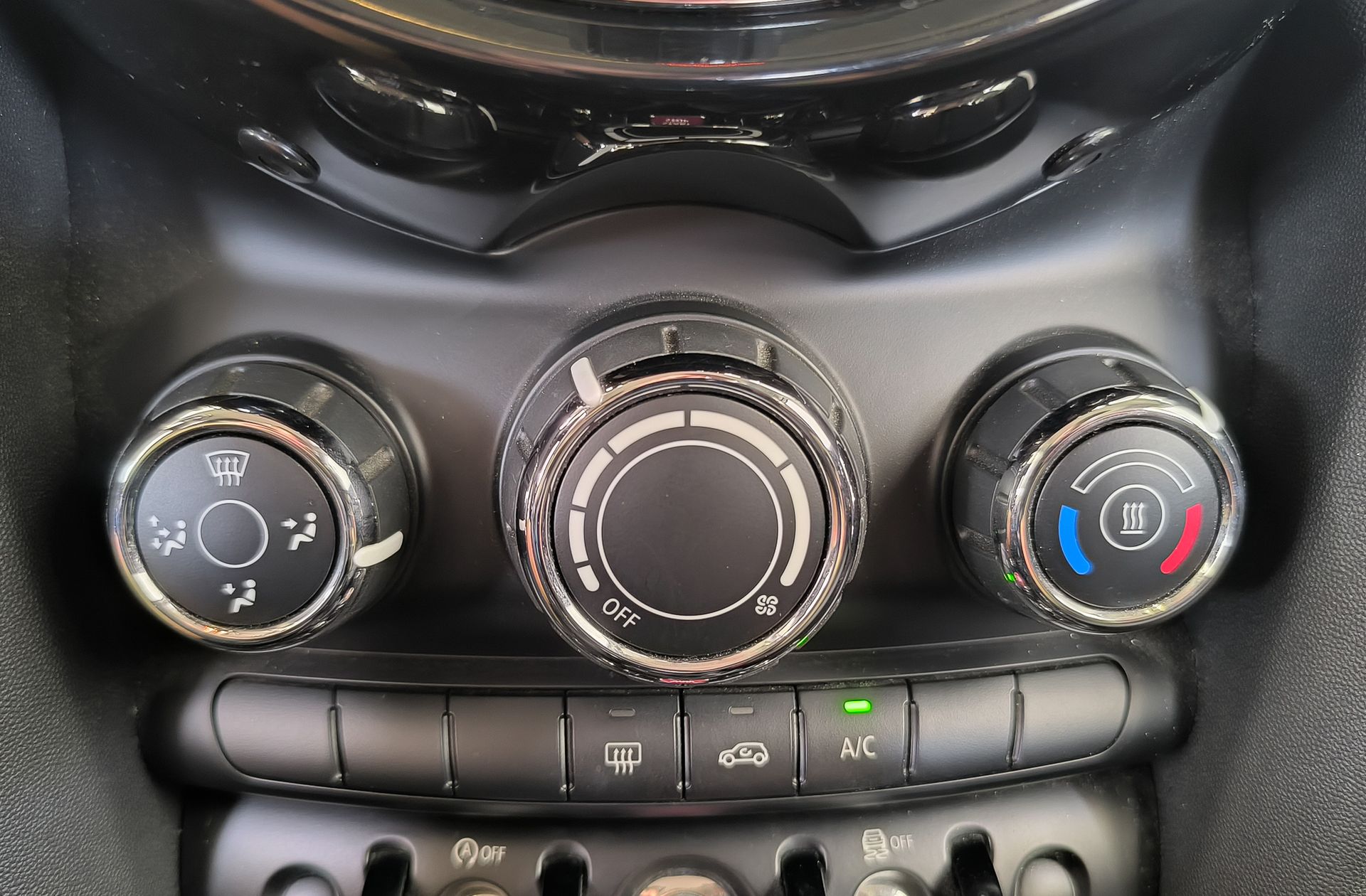 MINI Cooper One D - foto 31