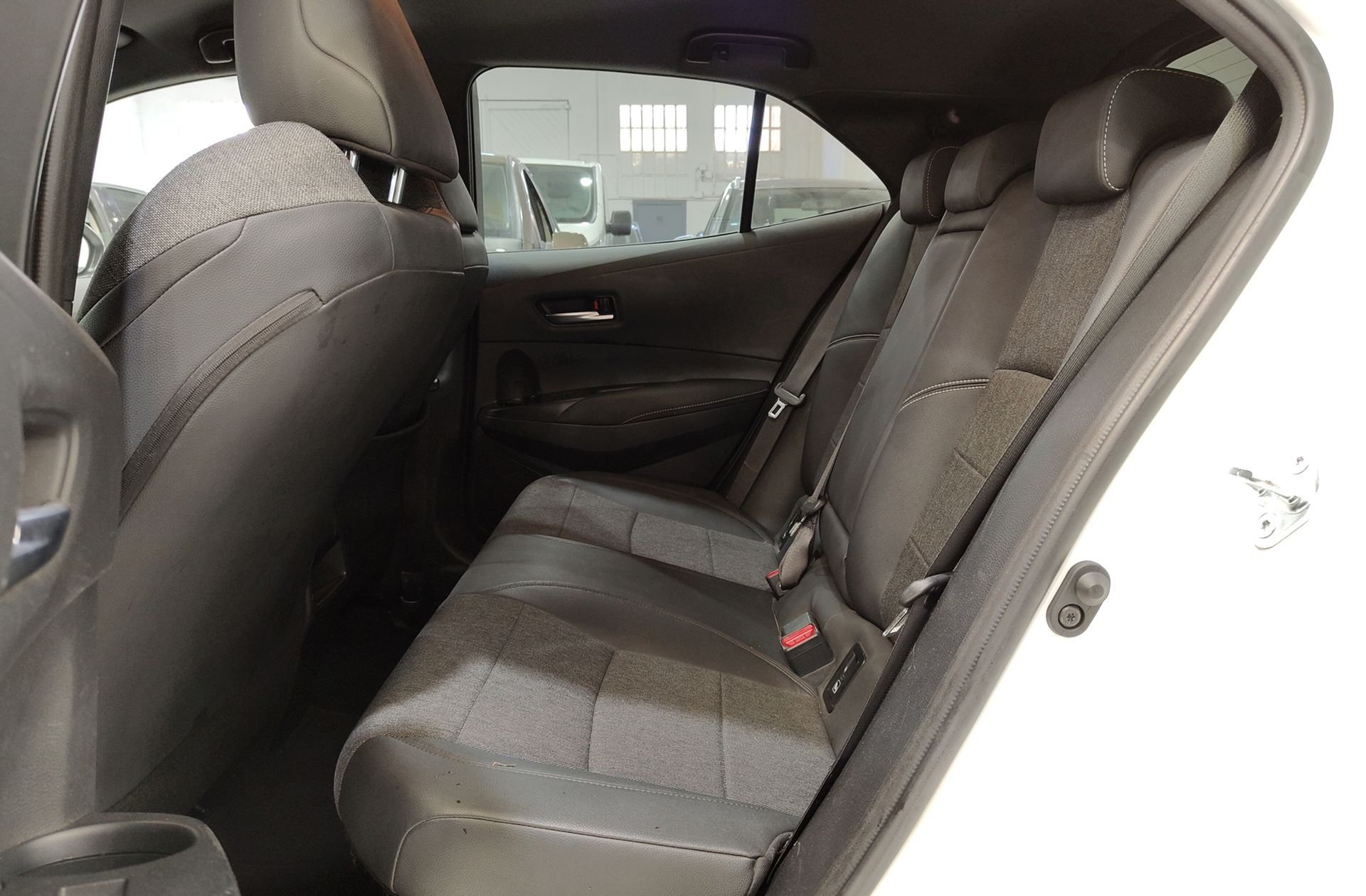 Toyota Corolla 2.0 180H Style E-CVT - foto 10