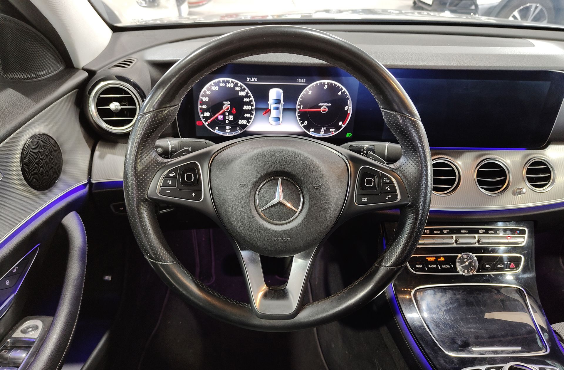 Mercedes-Benz Clase E E 220 d Pack AMG - foto 22