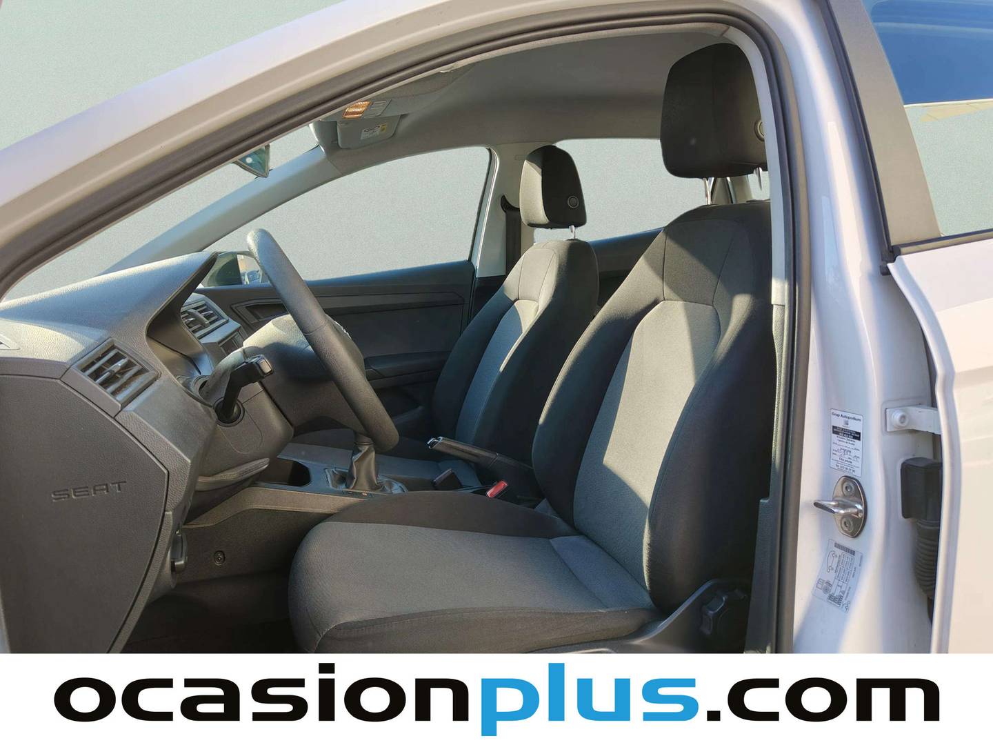 Foto asientos delanteros Seat Ibiza SEAT Ibiza 1.6 TDI Reference (95 CV)