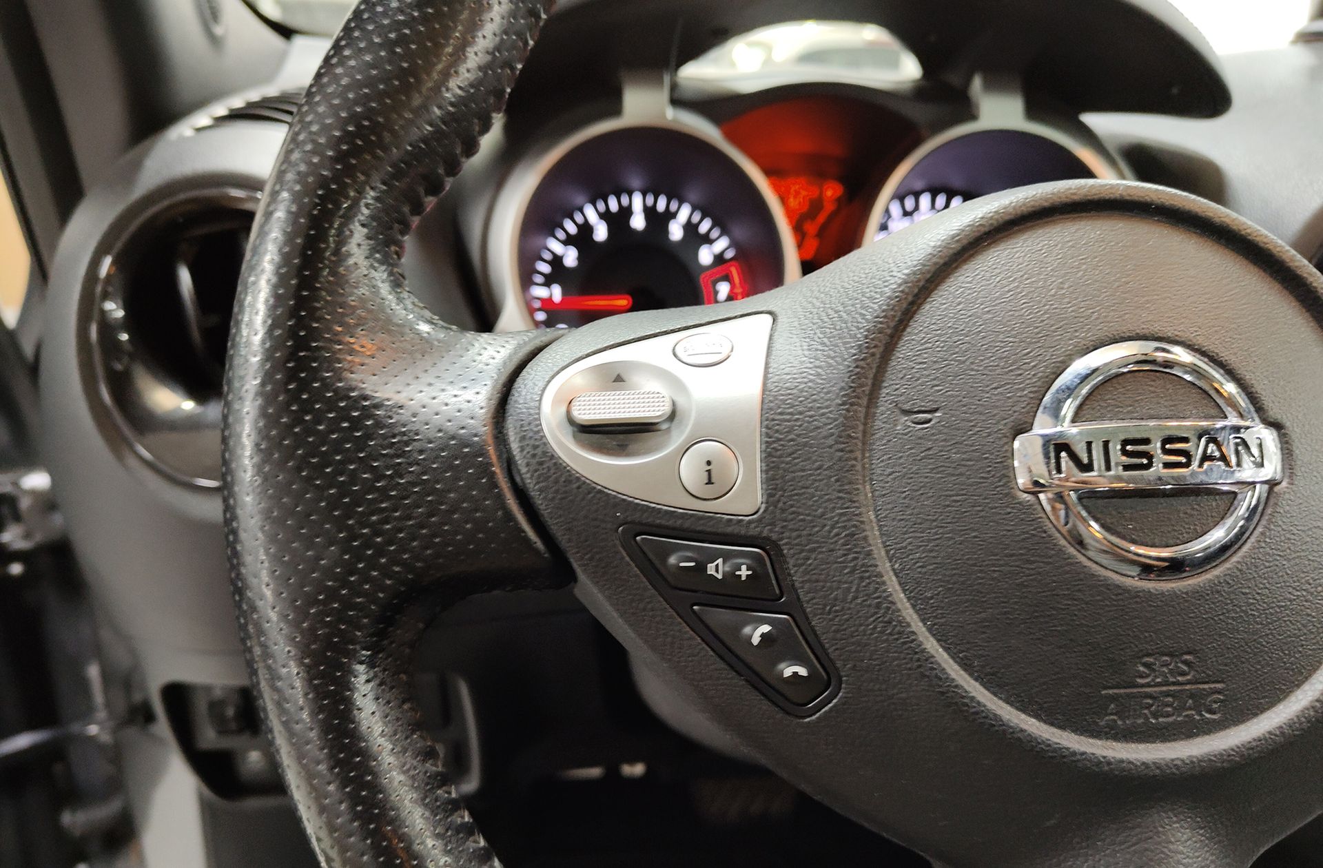 Nissan Juke 1.6 N-TEC 4x2 - foto 24