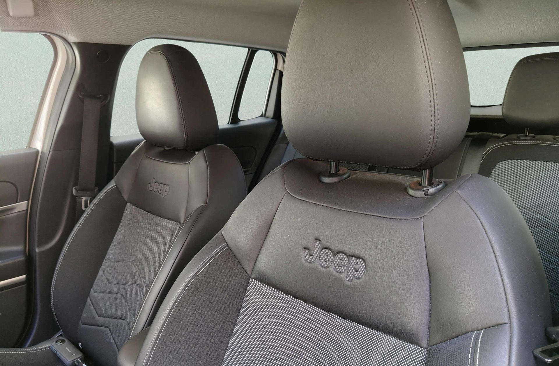 Jeep Avenger 1.2 G Altitude - foto 7