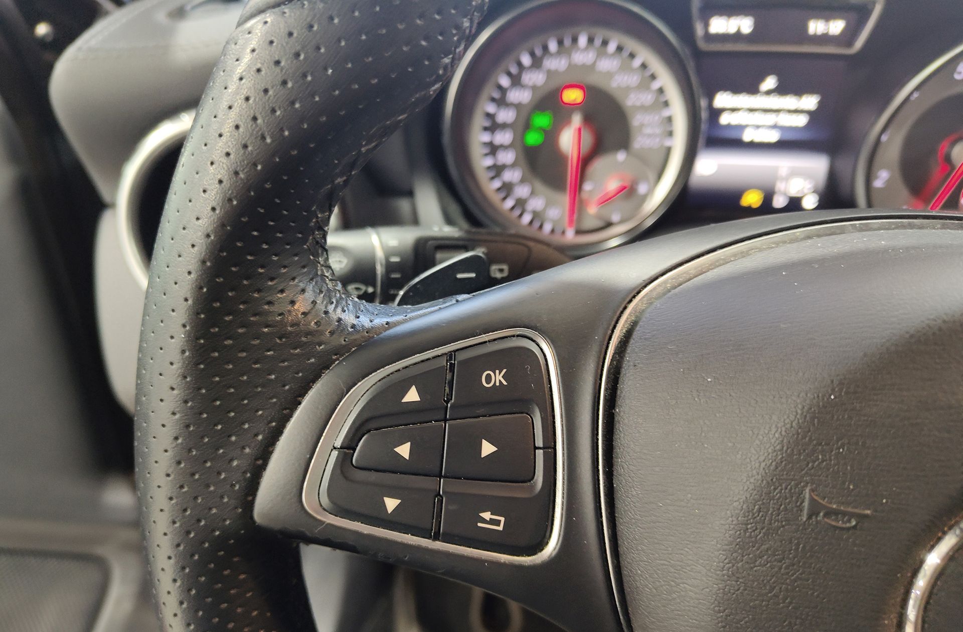 Mercedes-Benz GLA 250 4Matic Urban - foto 30