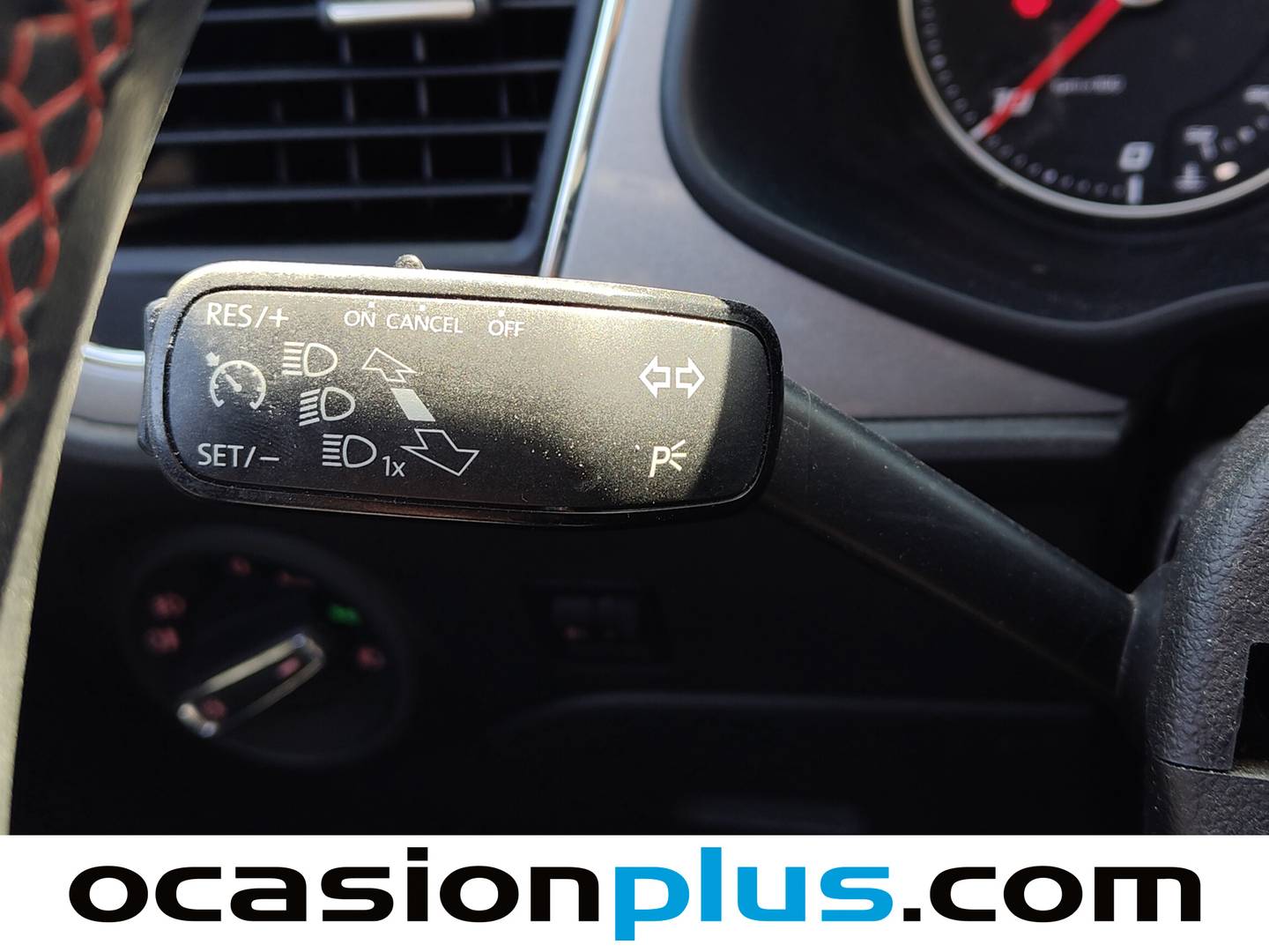 Equipamiento del Seat León Seat León ST 2.0 TDI S&S FR (184 CV)