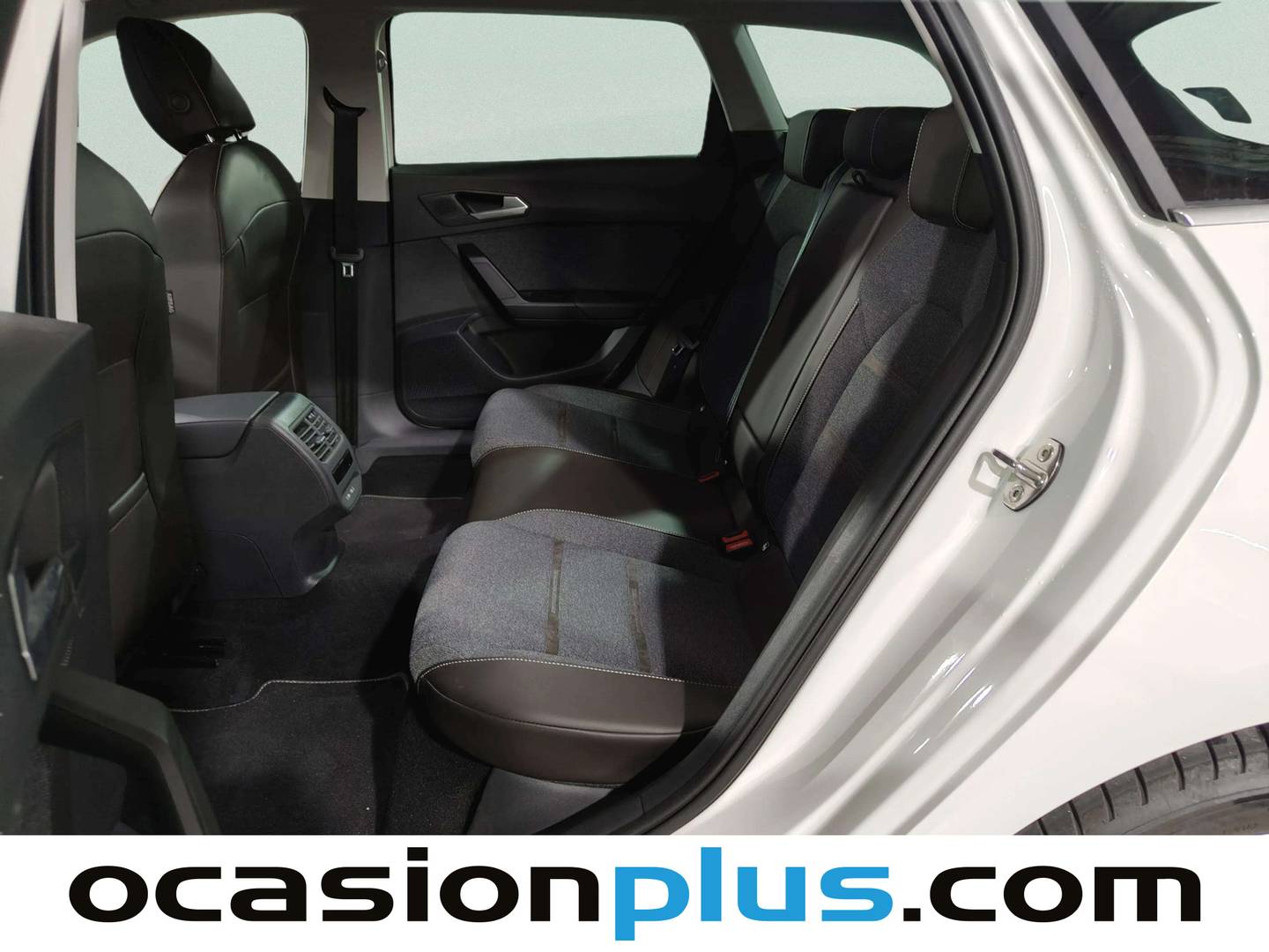 Foto asientos traseros Seat León Seat León ST 1.5 eTSI S&S Xcellence Go L DSG (150 CV)