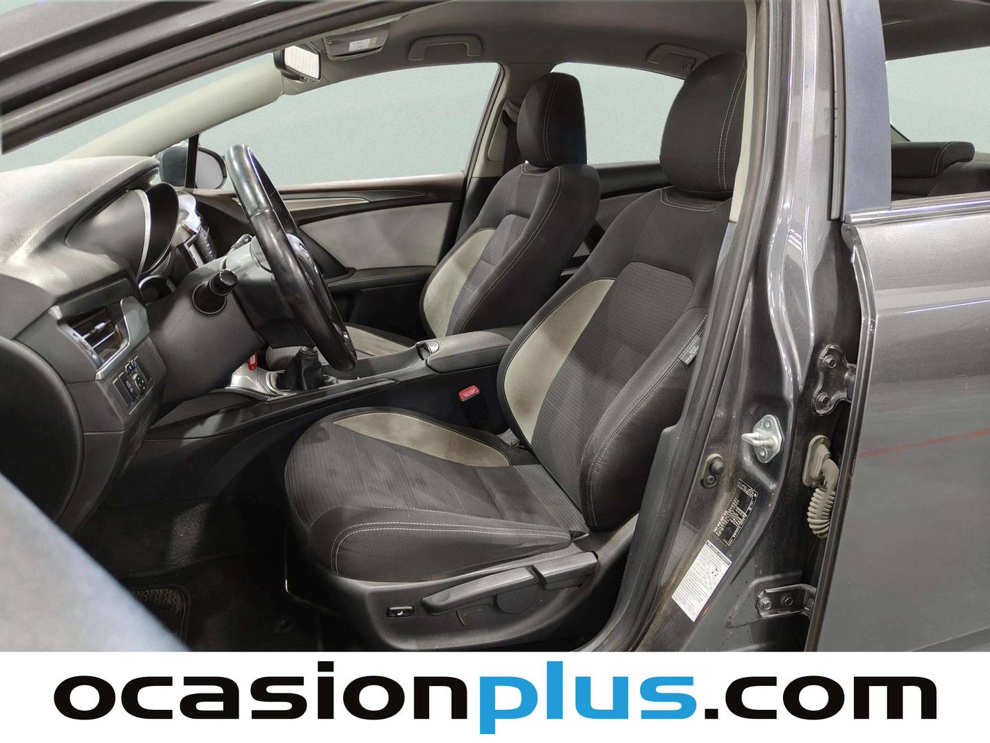 Foto asientos traseros Toyota Avensis Toyota Avensis 150D Advance (143 CV)